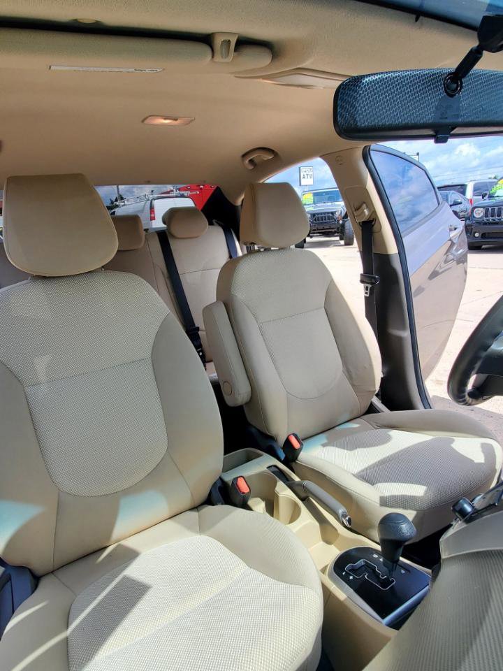 Used 2014 Hyundai Accent GLS image 17