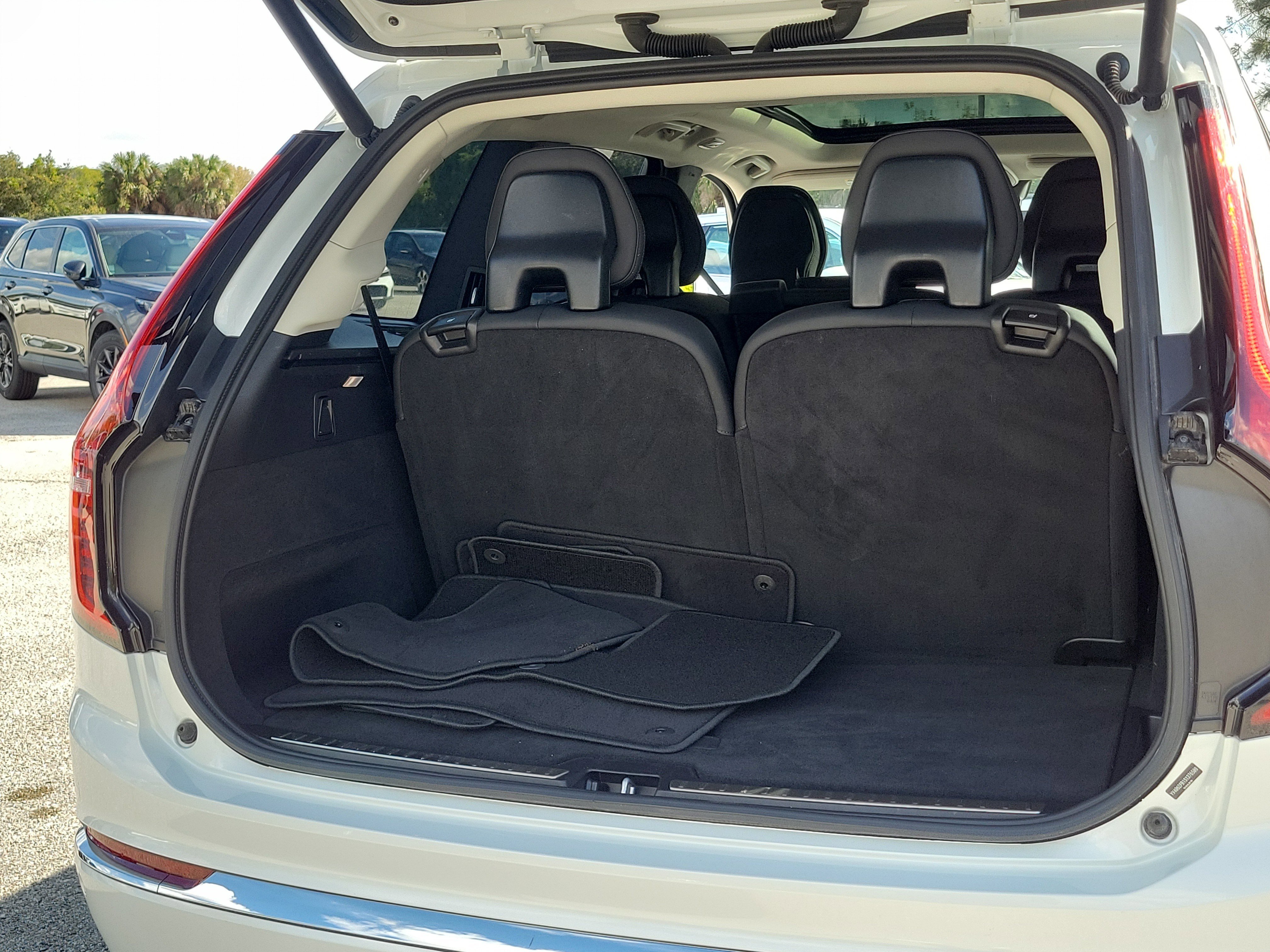 Used 2025 Volvo XC90 B6 Plus image 31