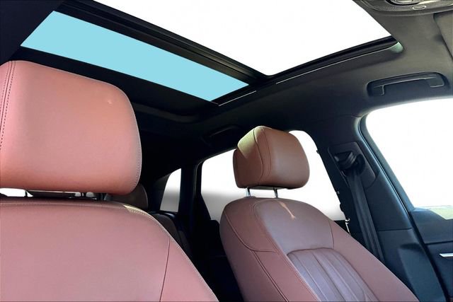 Used 2022 Audi e-tron Premium Plus w/ Premium Plus Package image 17