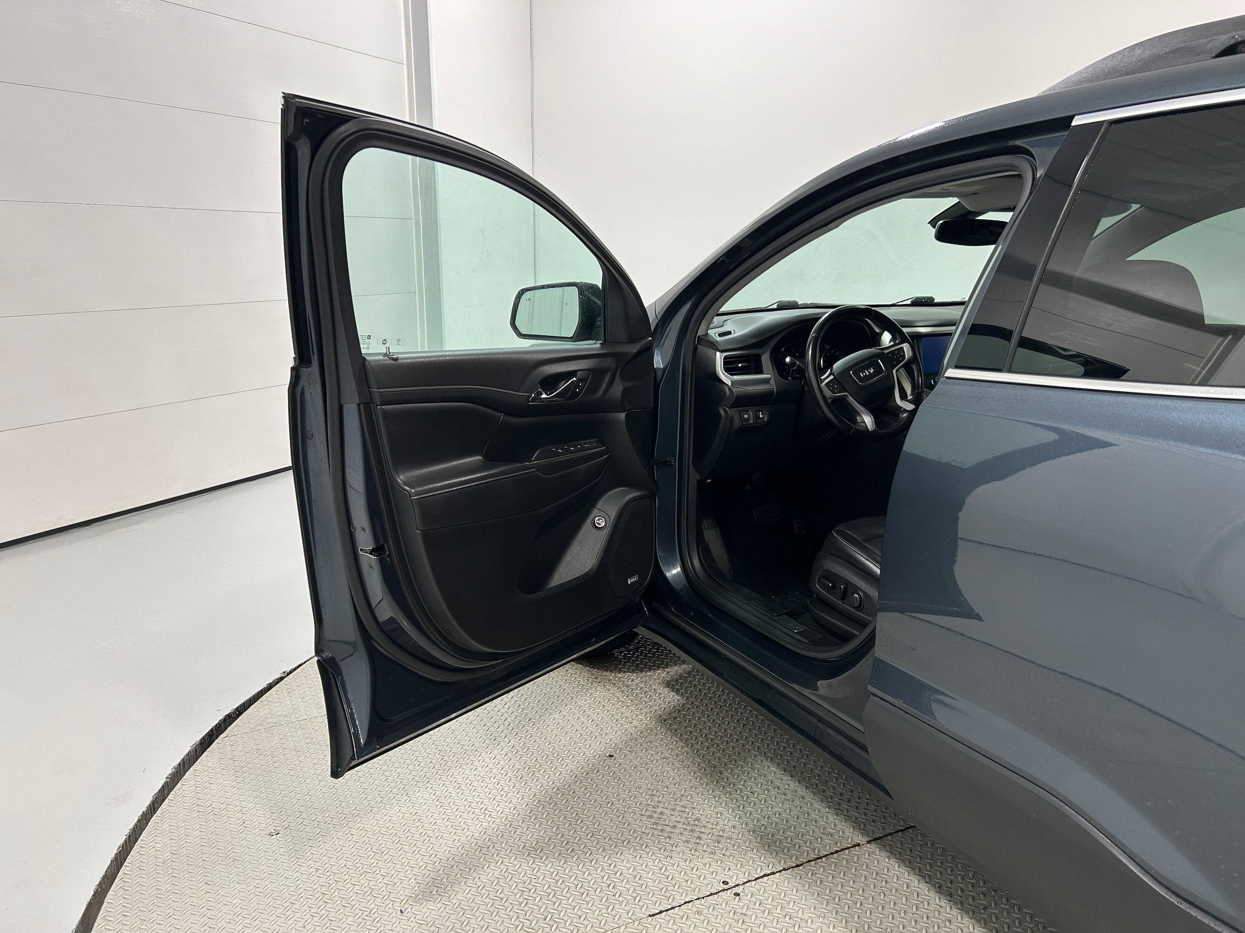 Used 2019 GMC Acadia SLT AWD/4WD image 23