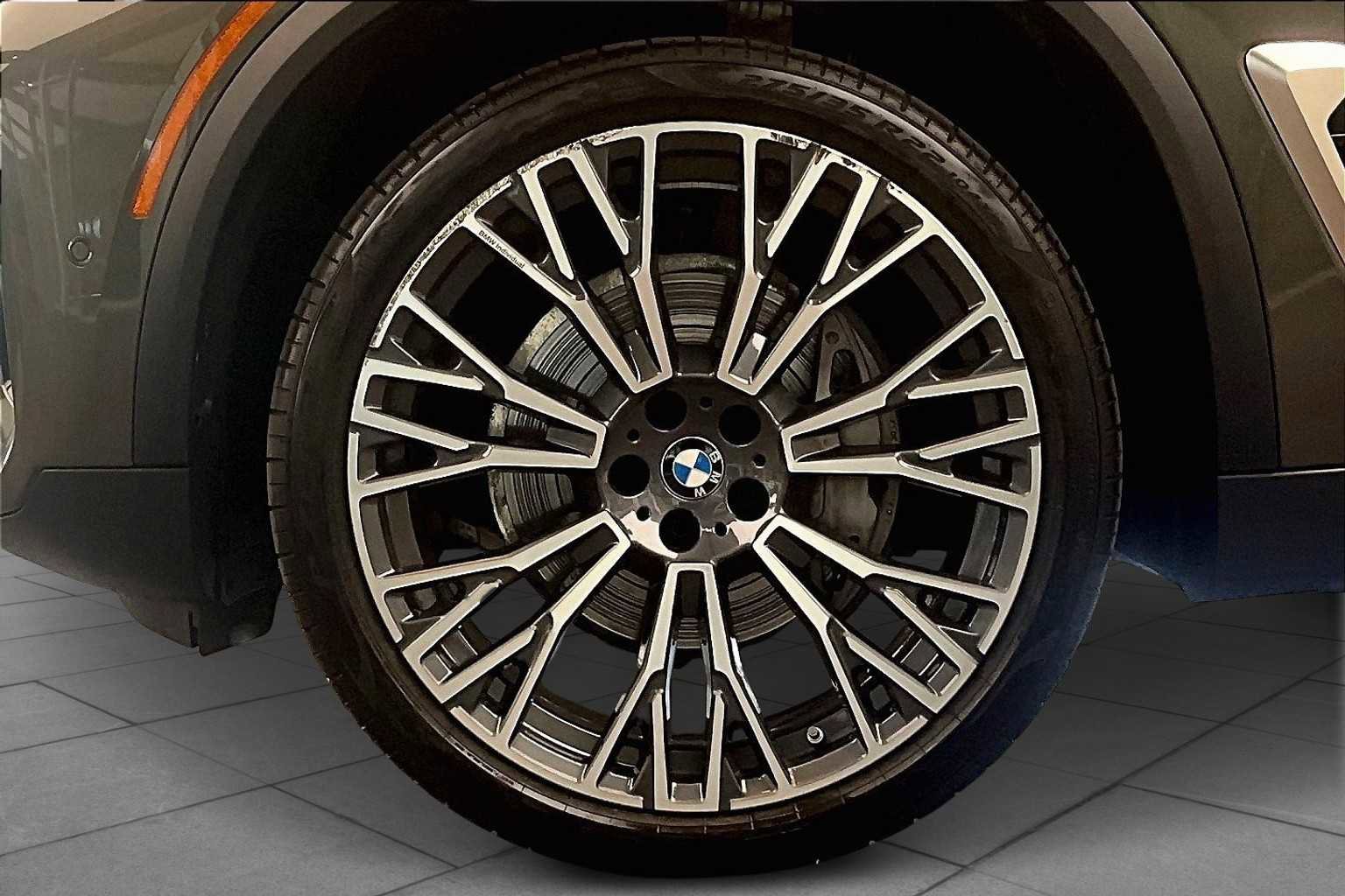 Used 2024 BMW X5 xDrive40i w/ Parking Assistance Package image 10