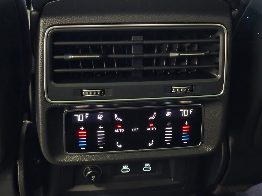 Used 2024 Audi Q8 Prestige w/ Prestige Package image 18