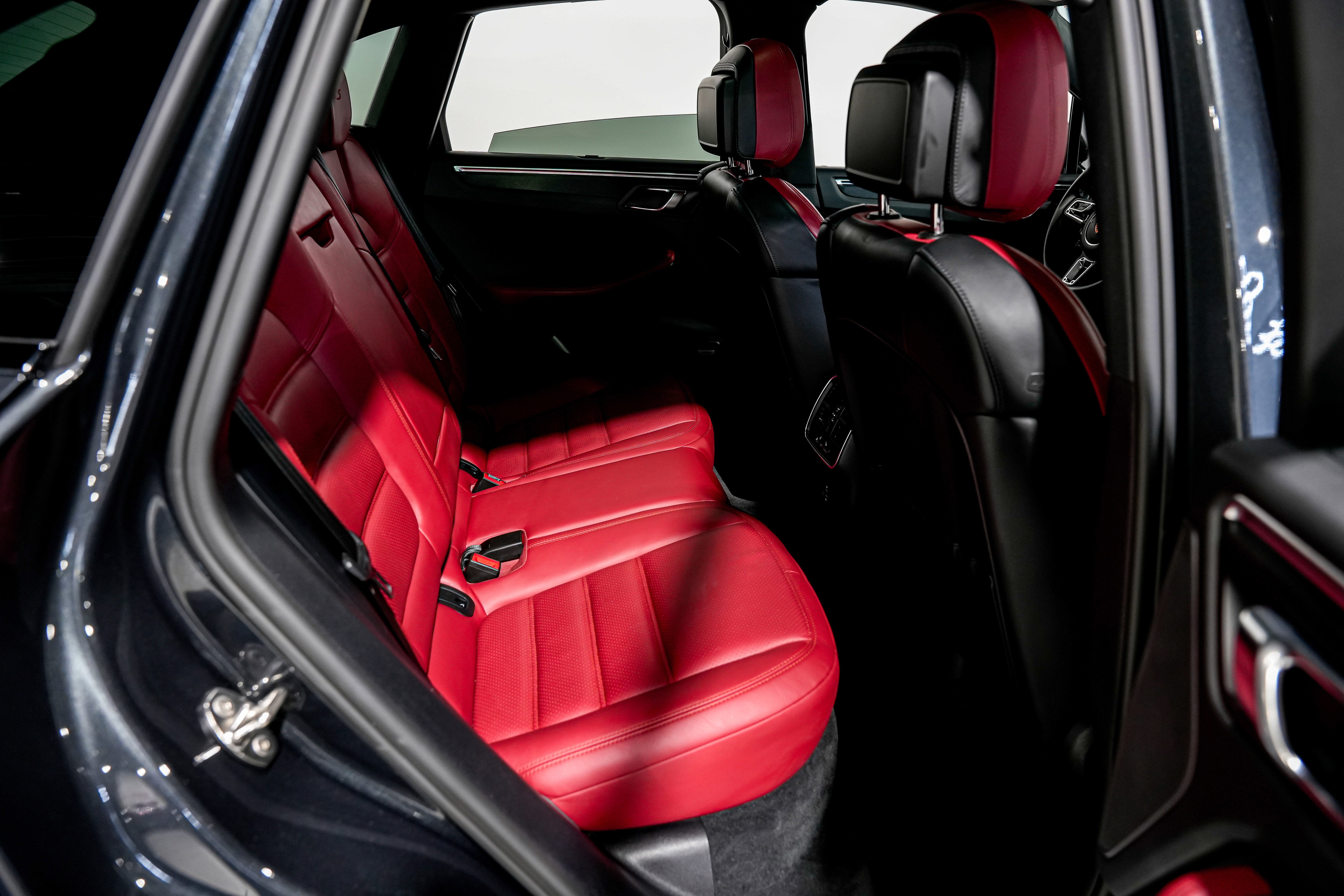 Used 2021 Porsche Macan GTS image 31