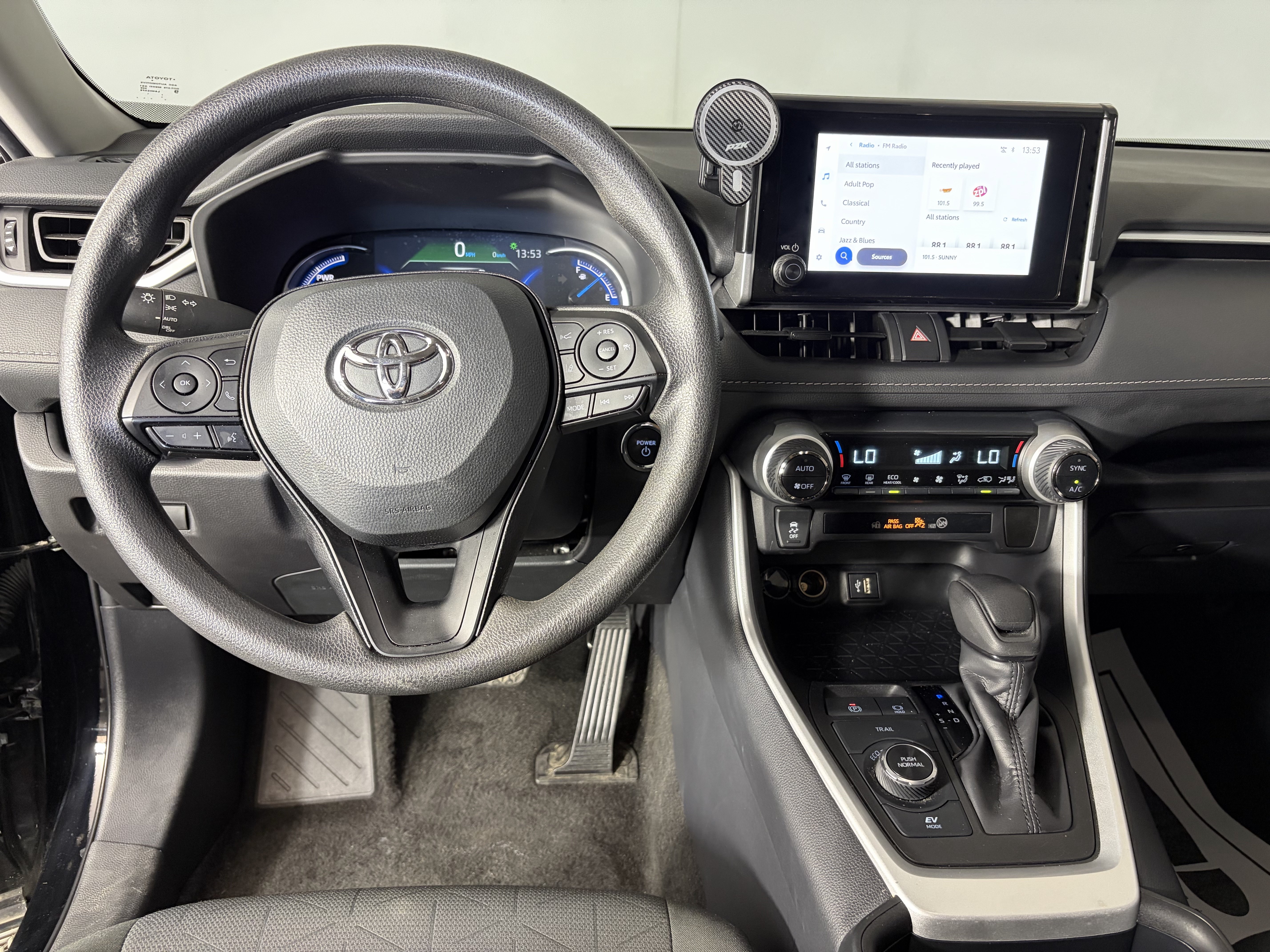Used 2025 Toyota RAV4 XLE AWD/4WD image 3