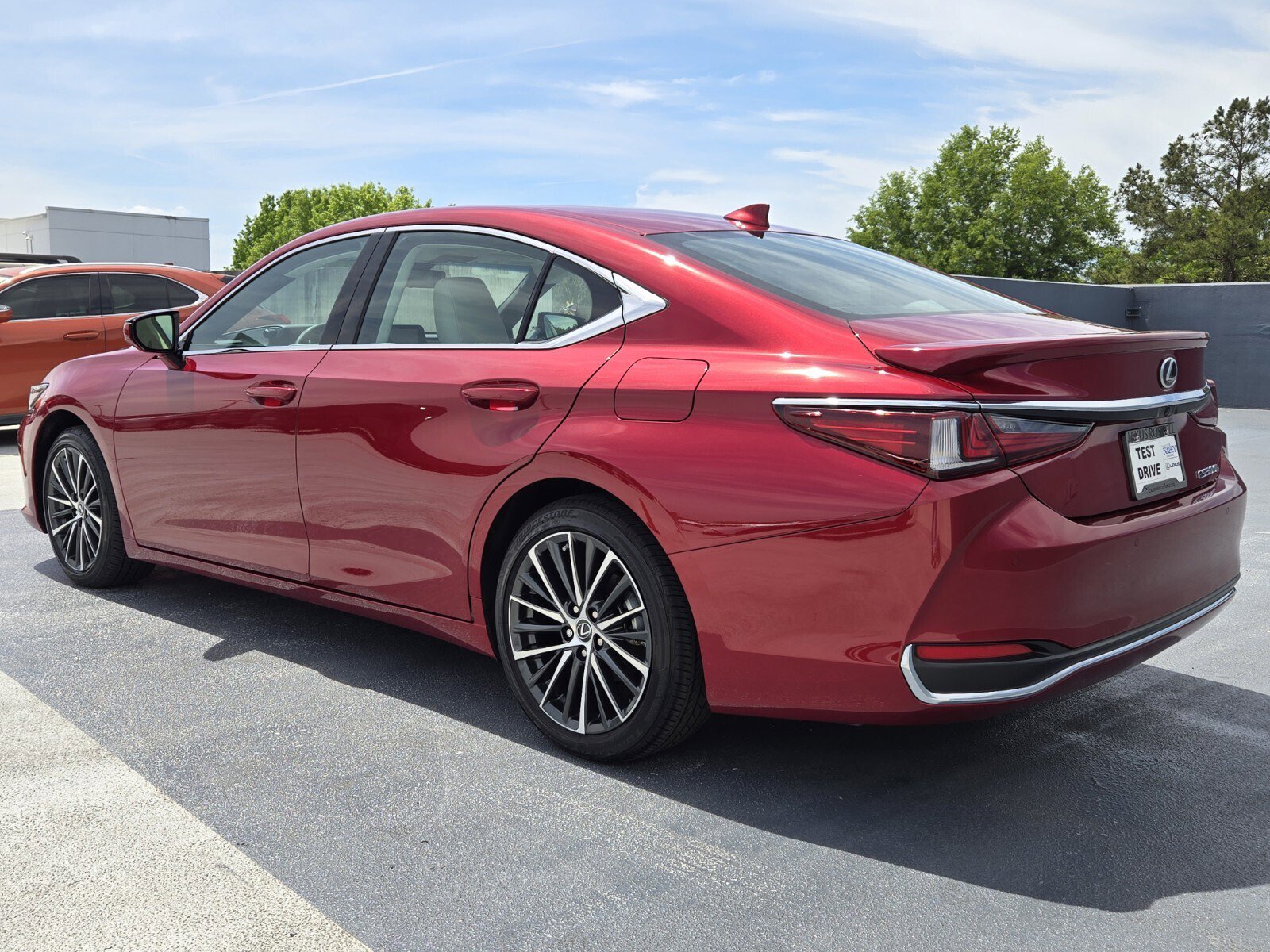 Certified 2025 Lexus ES 300h w/ Premium Package image 6
