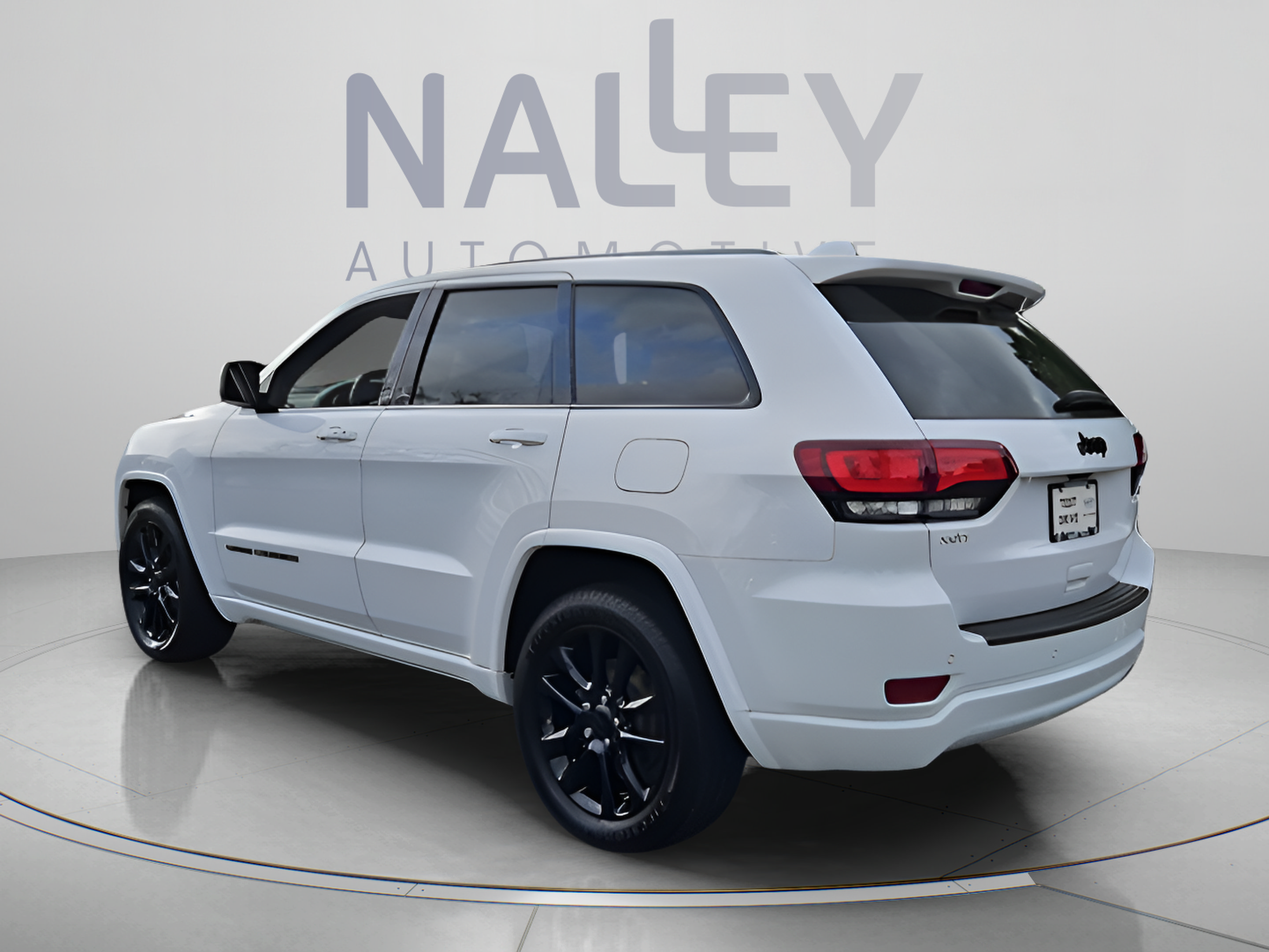 Used 2020 Jeep Grand Cherokee Altitude RWD image 3
