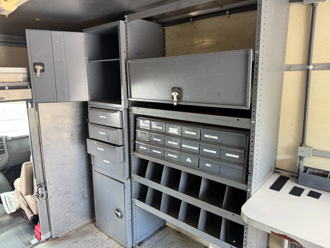 Used 2009 Chevrolet Express 3500 RWD image 23