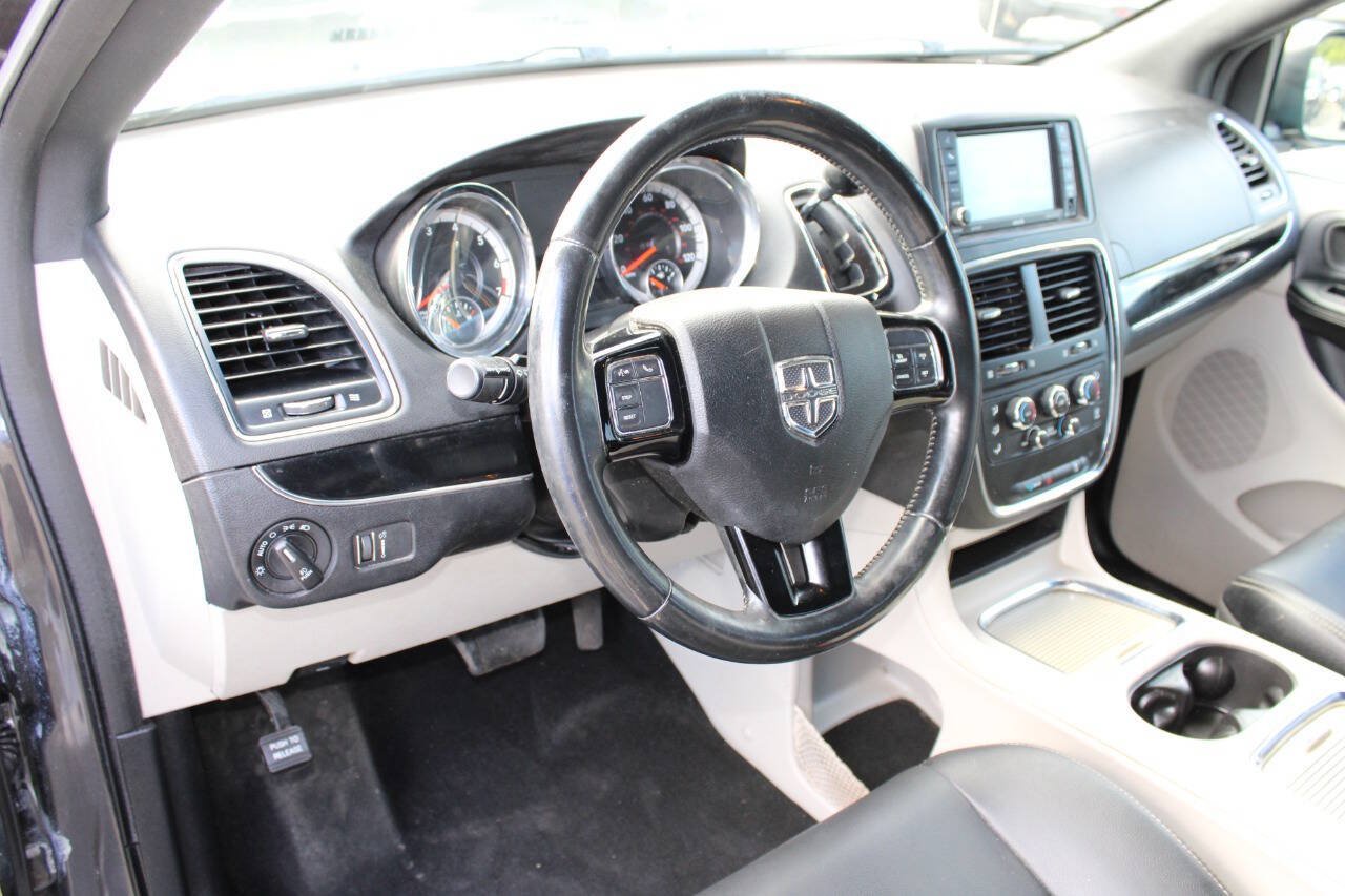 Used 2018 Dodge Grand Caravan SXT FWD image 13