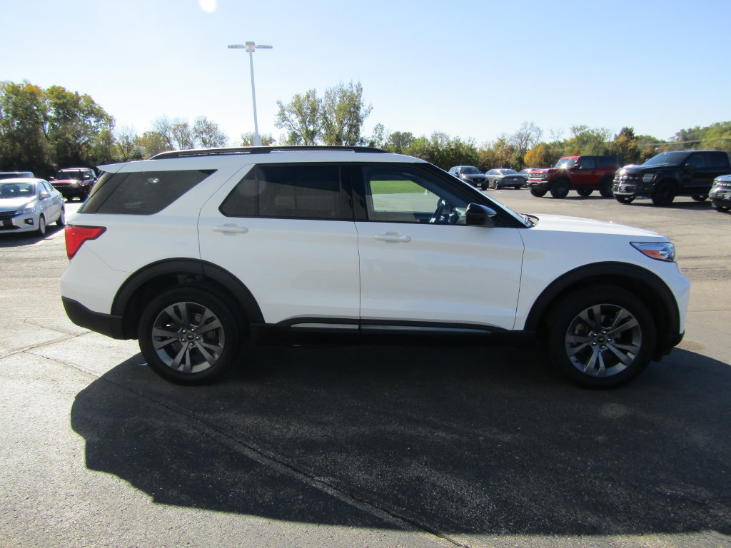 Certified 2024 Ford Explorer XLT w/ Equipment Group 202A AWD/4WD image 6