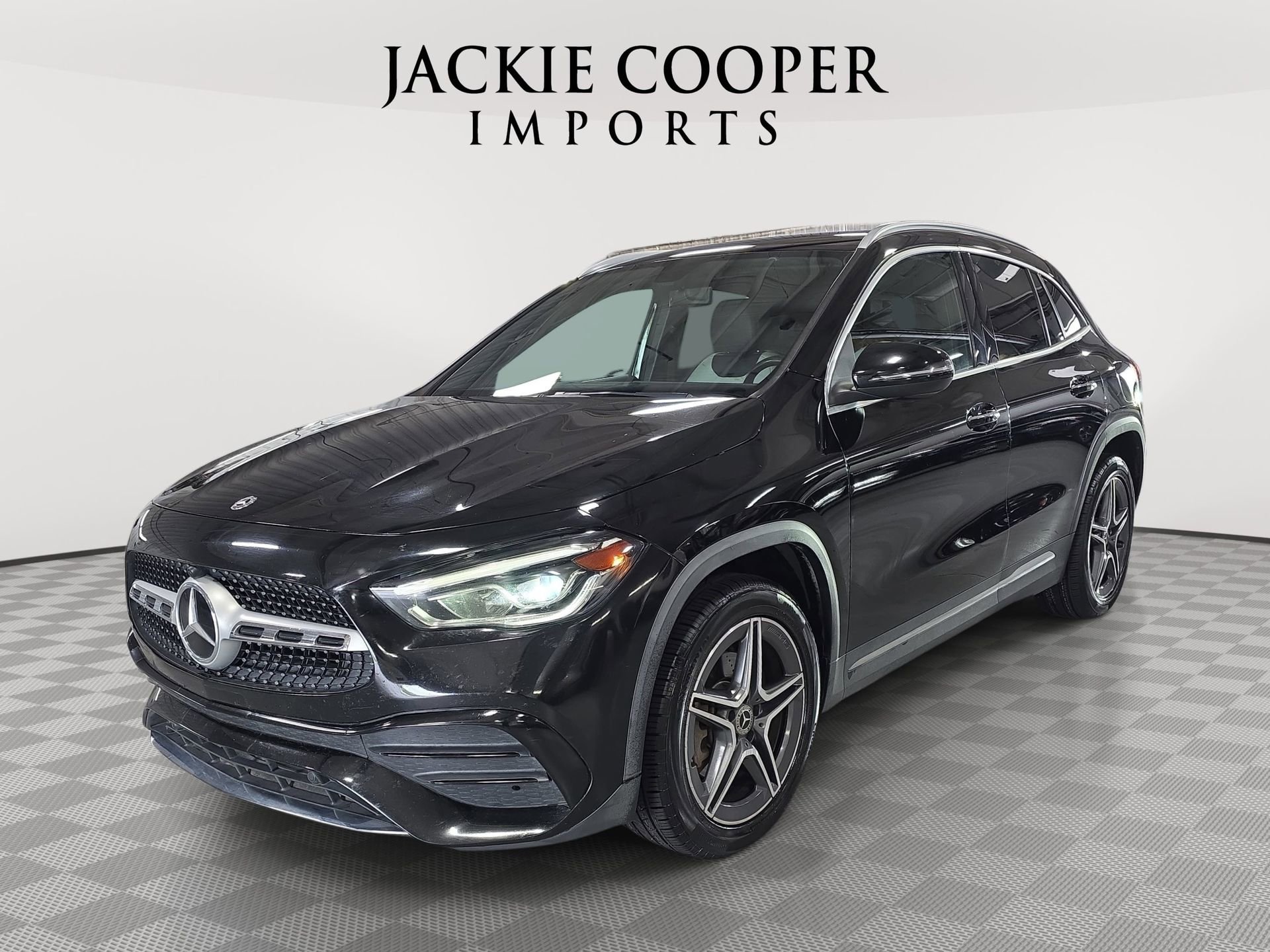 Used 2021 Mercedes-Benz GLA 250 4MATIC w/ AMG Line Exterior image 1