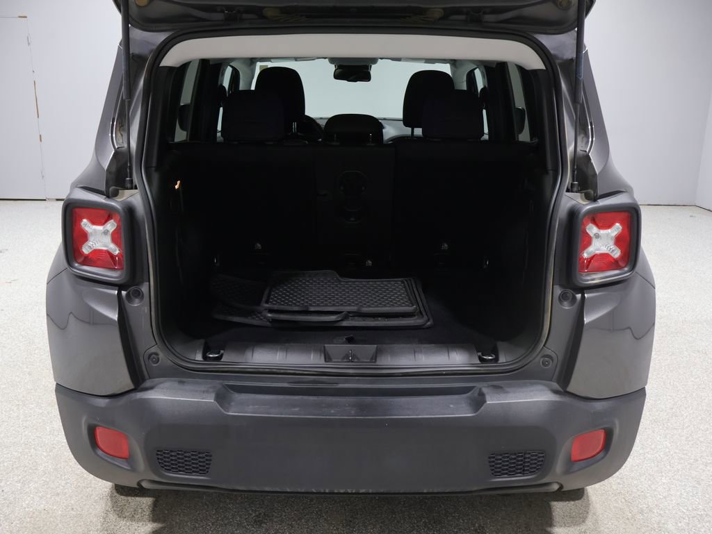 Used 2018 Jeep Renegade Latitude w/ UConnect 8.4 Nav Group AWD/4WD image 20