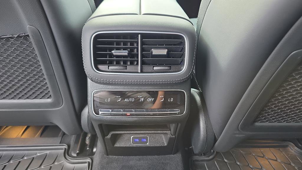 Used 2025 Mercedes-Benz GLS 63 AMG 4MATIC image 34