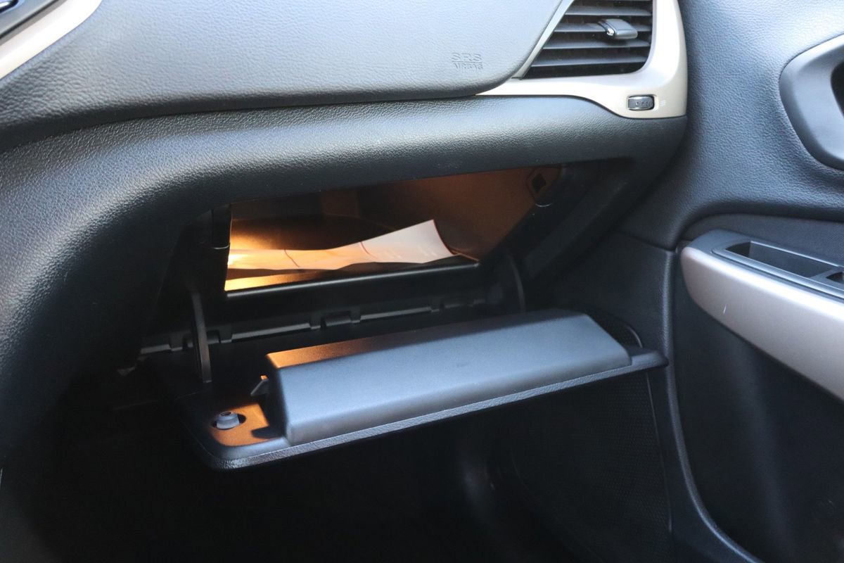 Used 2017 Jeep Cherokee Latitude FWD image 37