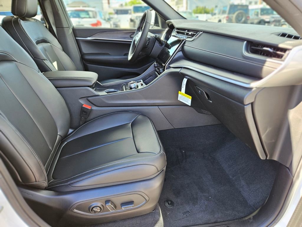 New 2025 Jeep Grand Cherokee Limited image 11
