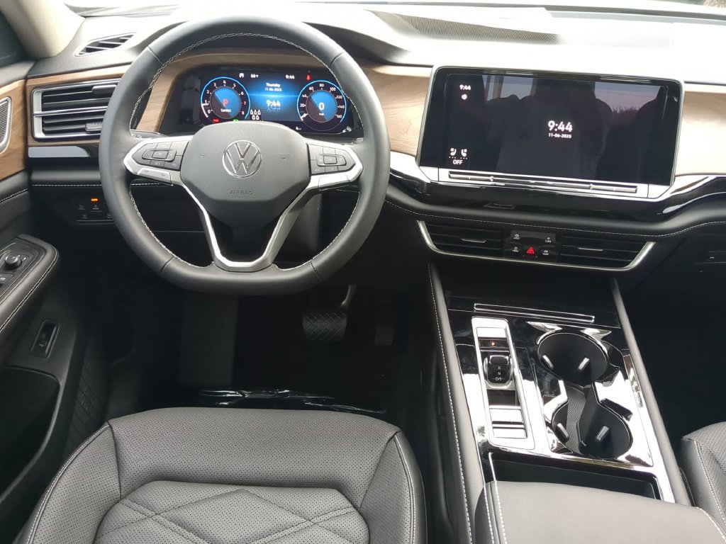 New 2026 Volkswagen Atlas SE FWD image 15