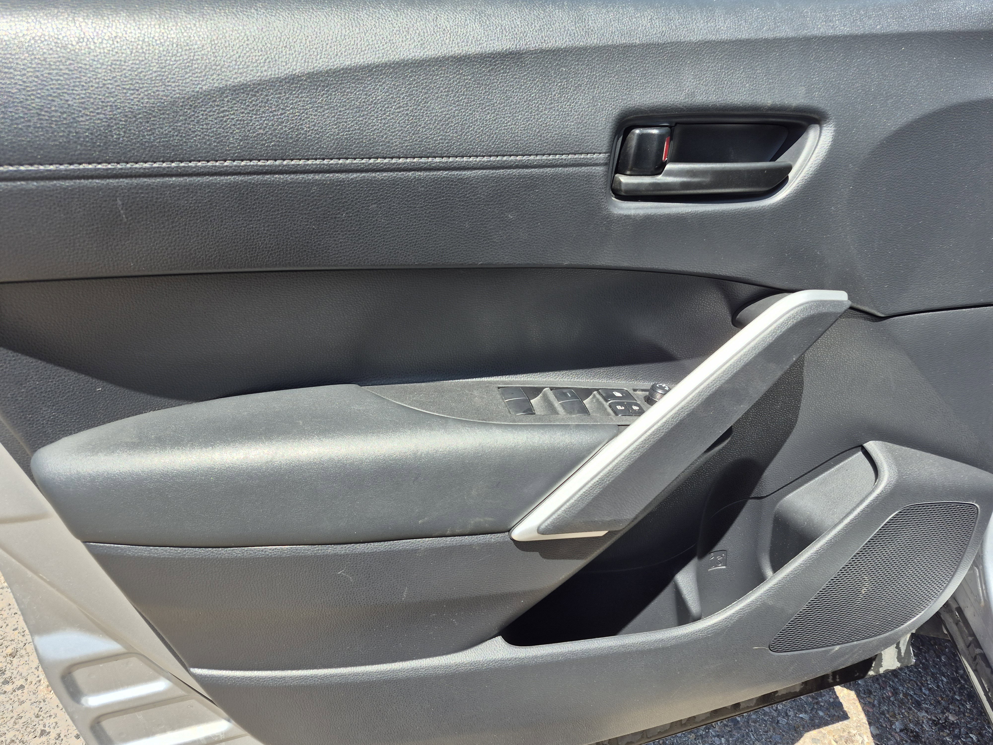 Used 2025 Toyota Corolla Cross AWD Hybrid image 15