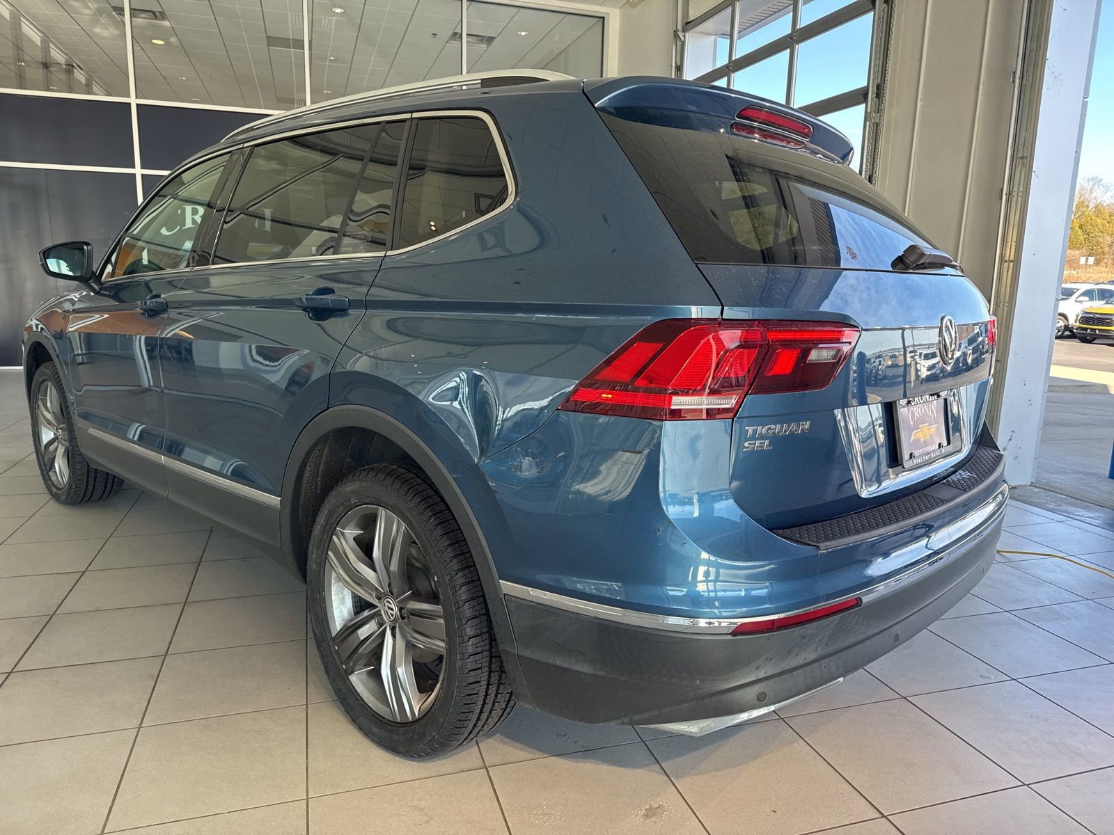 Used 2020 Volkswagen Tiguan SEL w/ 3rd Row Seat Package image 8