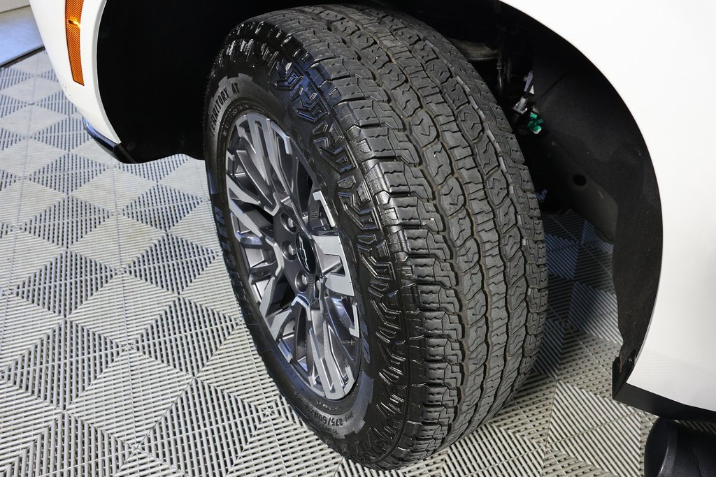 Used 2025 Chevrolet Suburban Z71 w/ Comfort Package image 48