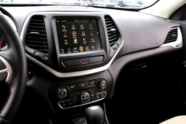 Used 2016 Jeep Cherokee Latitude w/ Comfort/Convenience Group FWD image 17