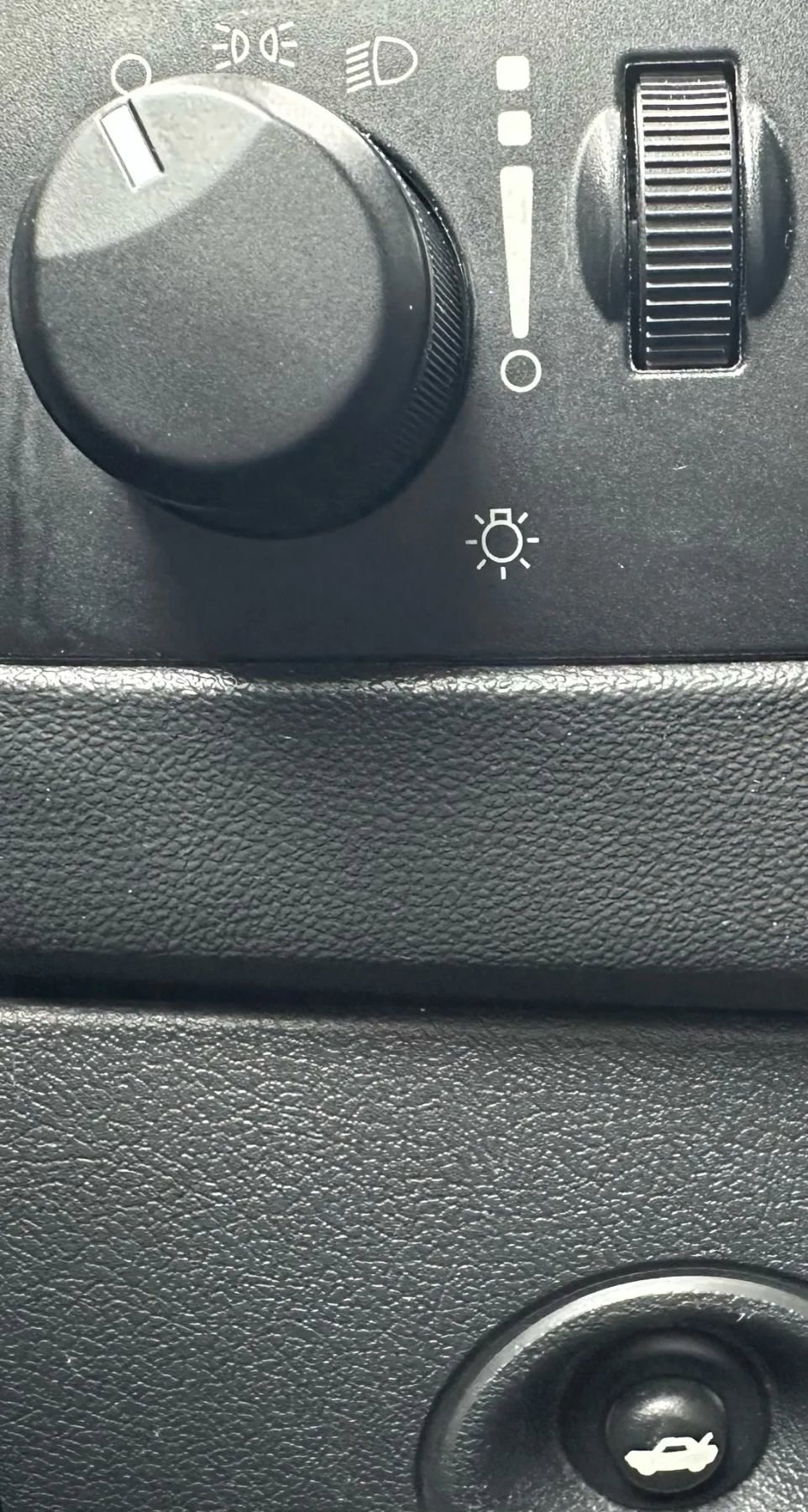 Used 2010 Dodge Challenger SE image 20