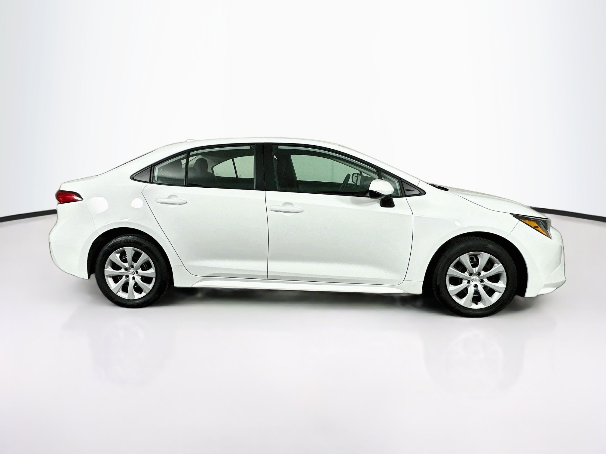 Used 2025 Toyota Corolla LE FWD image 10