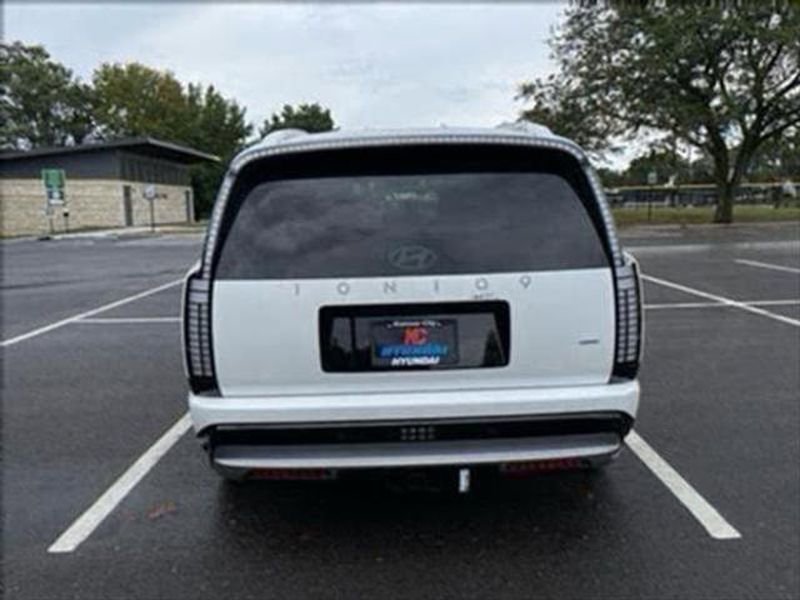 New 2026 Hyundai Ioniq 9 SEL image 4