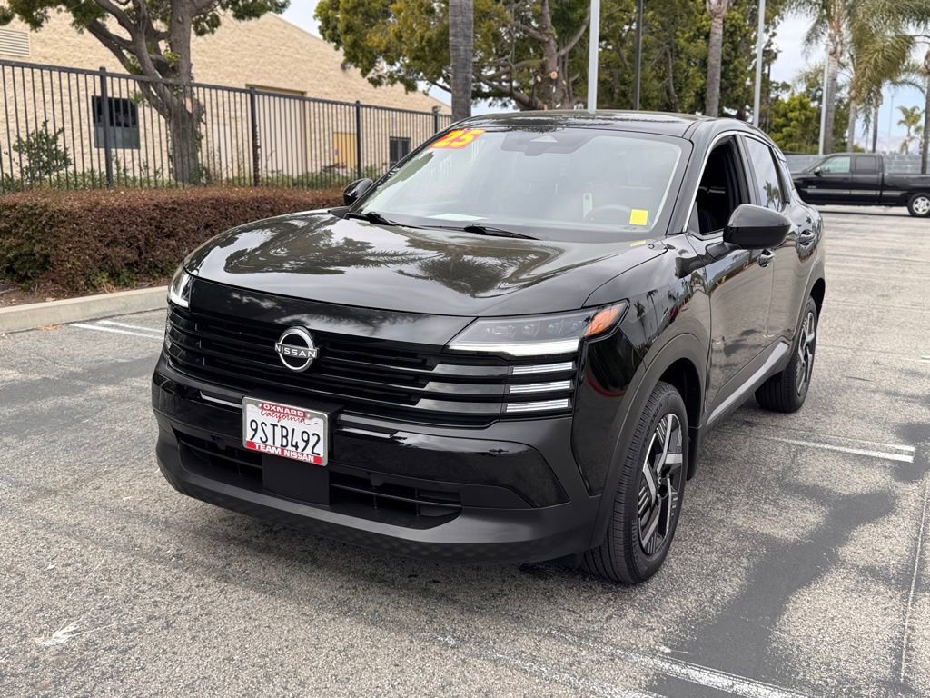 Used 2025 Nissan Kicks SV FWD image 4