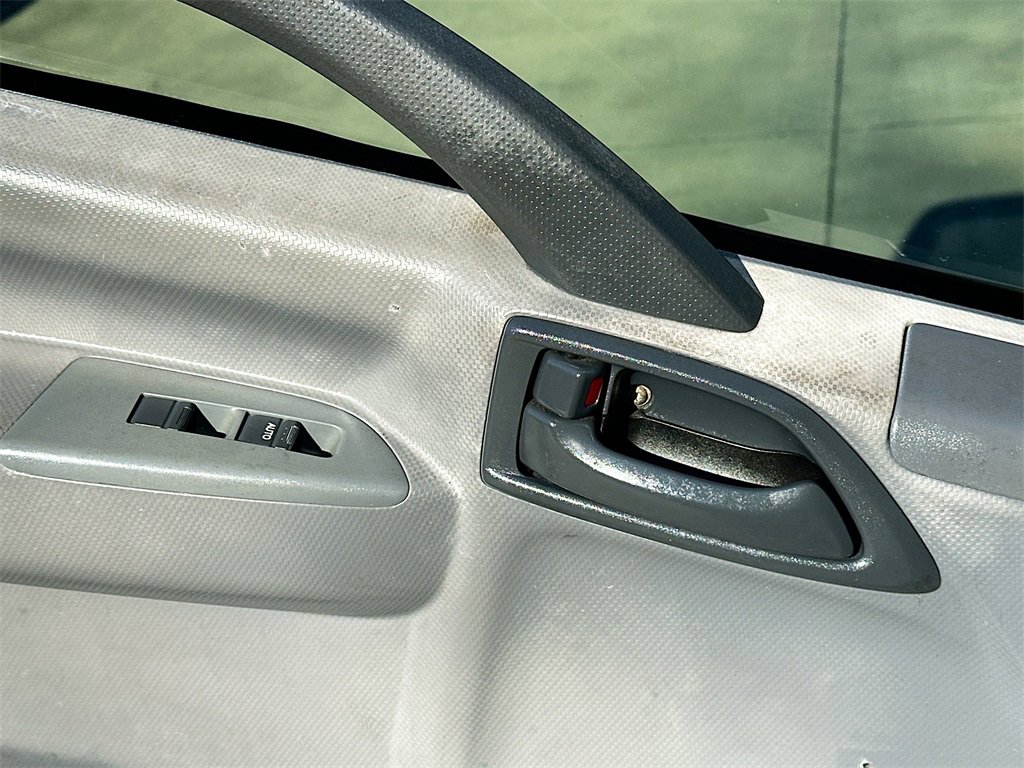 Used 2018 Isuzu NPR image 23