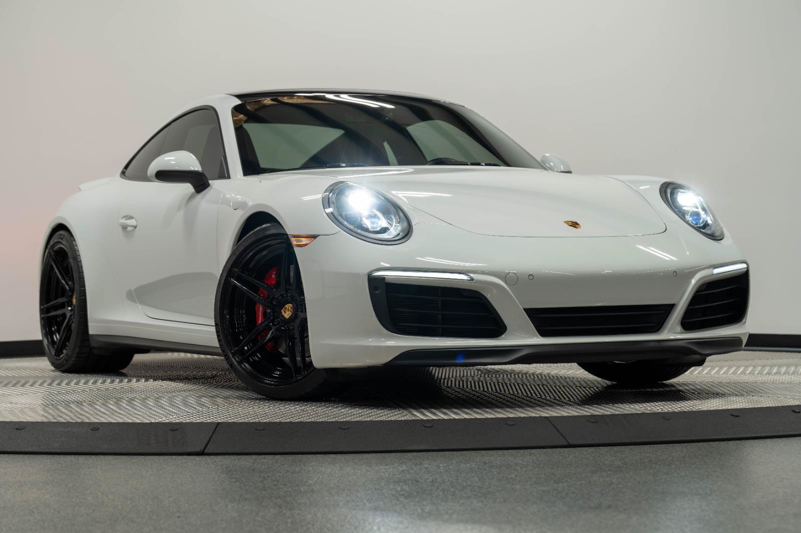 Used 2018 Porsche 911 Carrera 4S AWD/4WD image 32