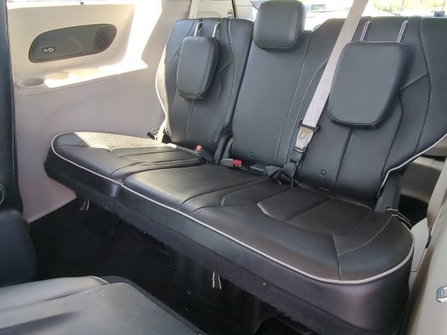 Used 2021 Chrysler Pacifica Limited FWD image 29