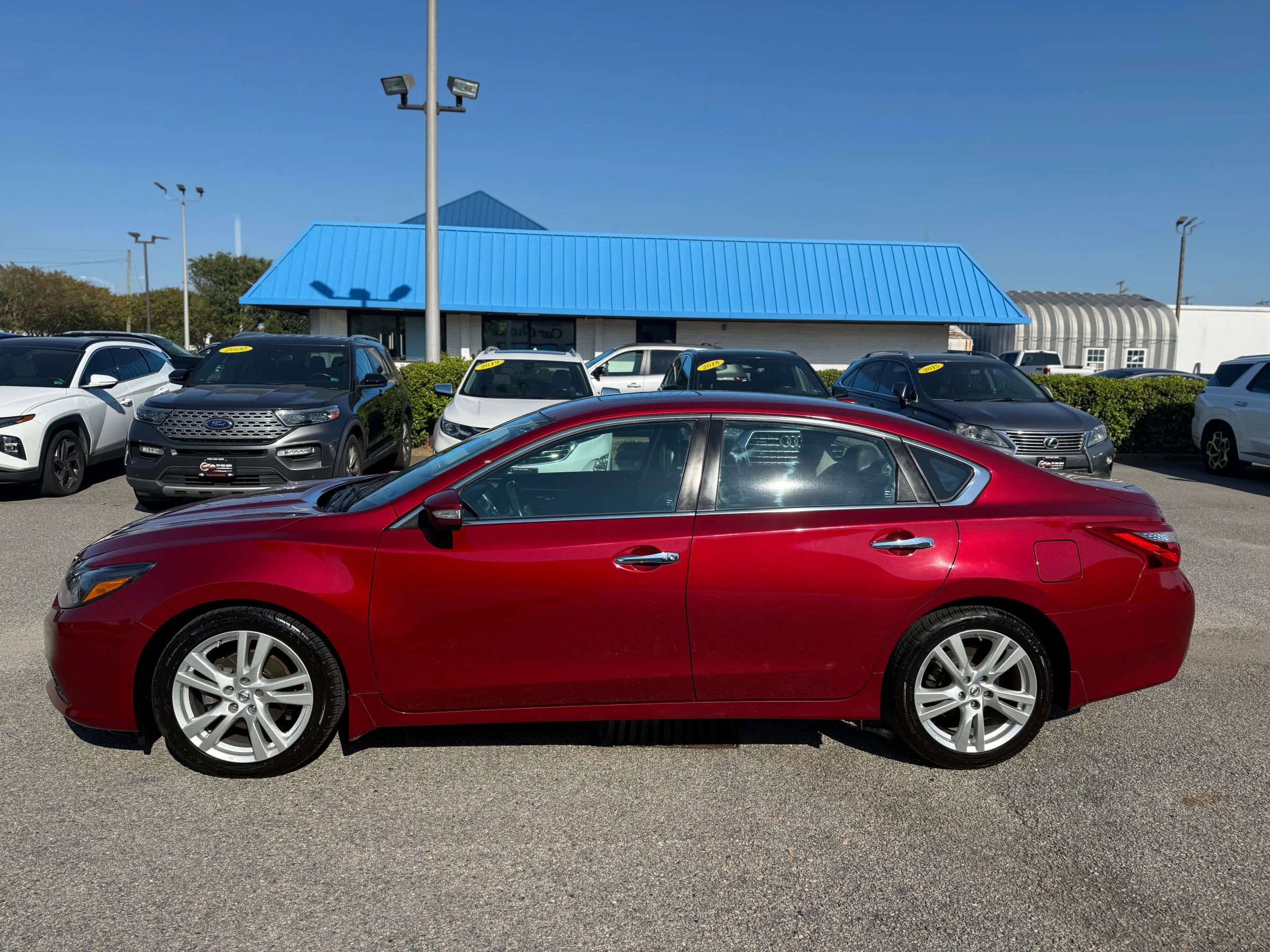 Used 2017 Nissan Altima 3.5 SL w/ 3.5SL Technology Package FWD image 2