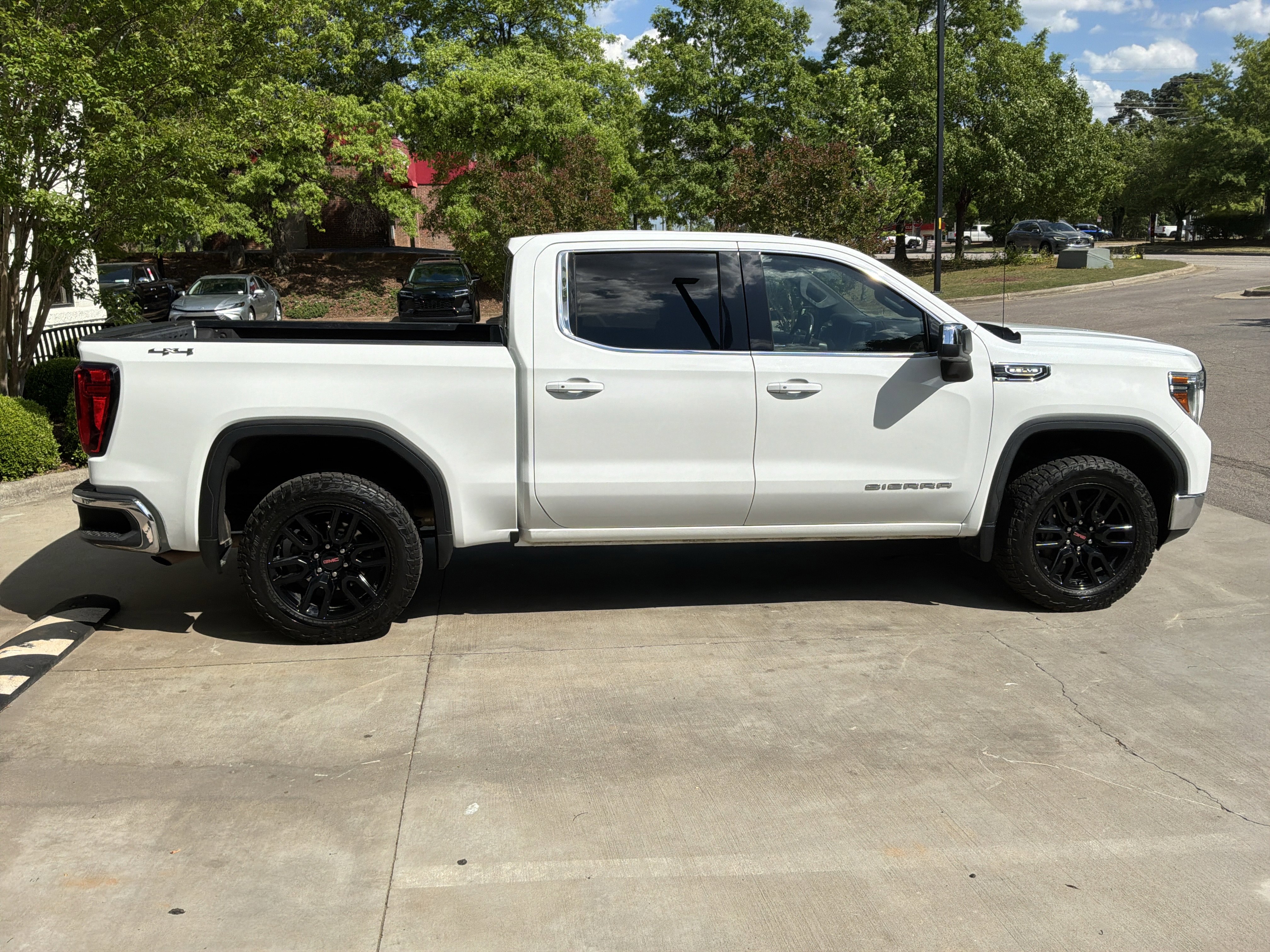 Used 2020 GMC Sierra 1500 SLE w/ SLE Value Package AWD/4WD image 11
