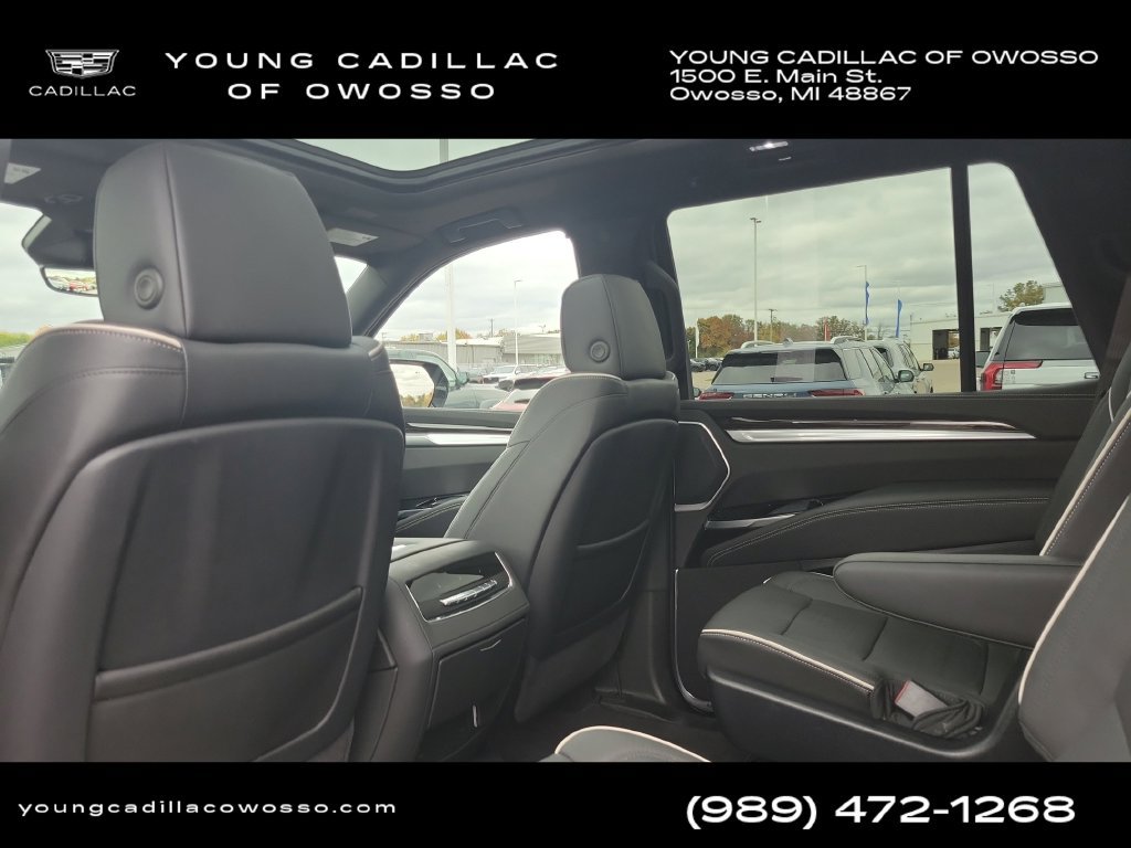 Used 2025 Cadillac Escalade Premium Luxury AWD/4WD image 31