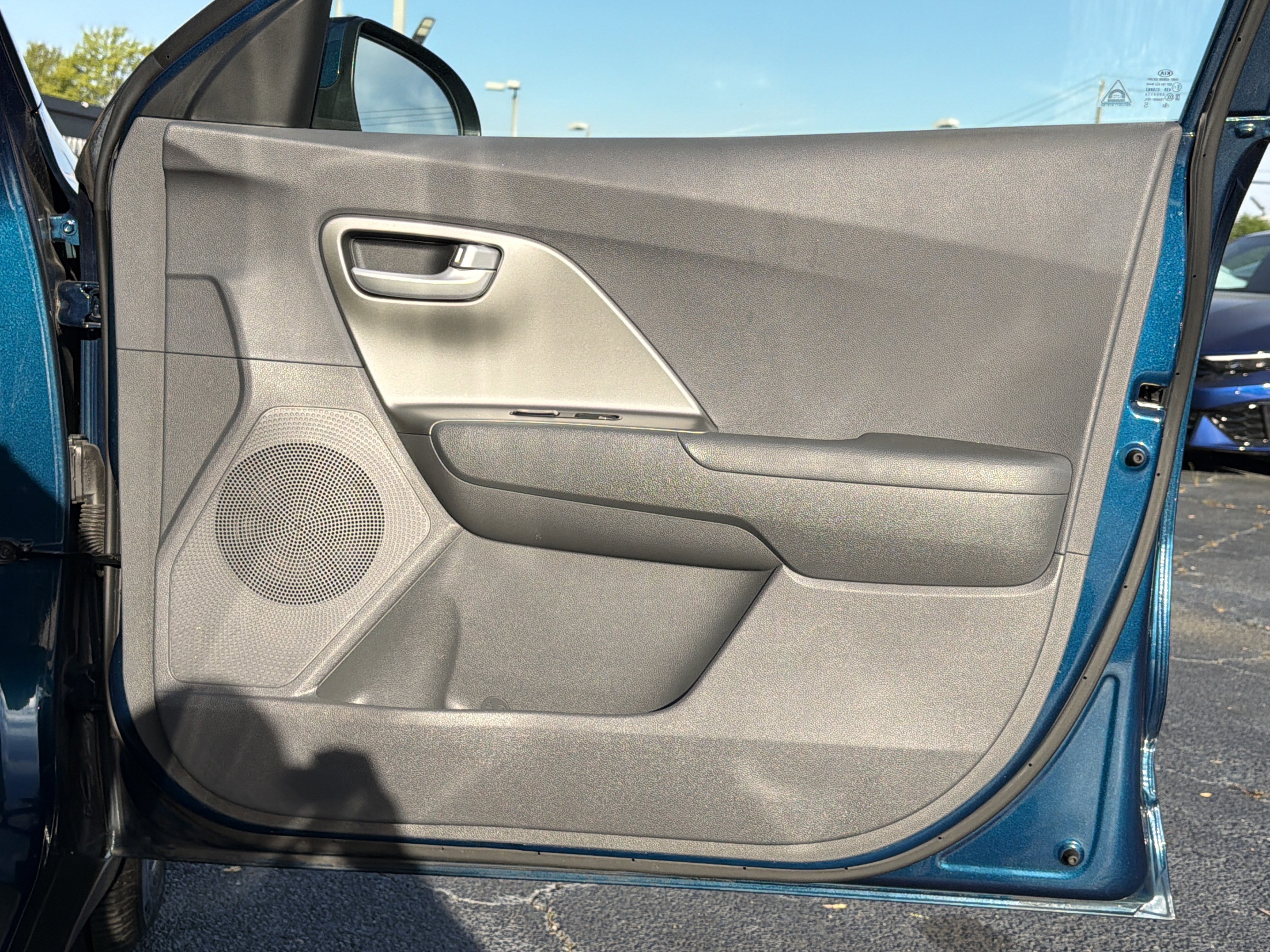 Used 2018 Kia Niro LX image 17