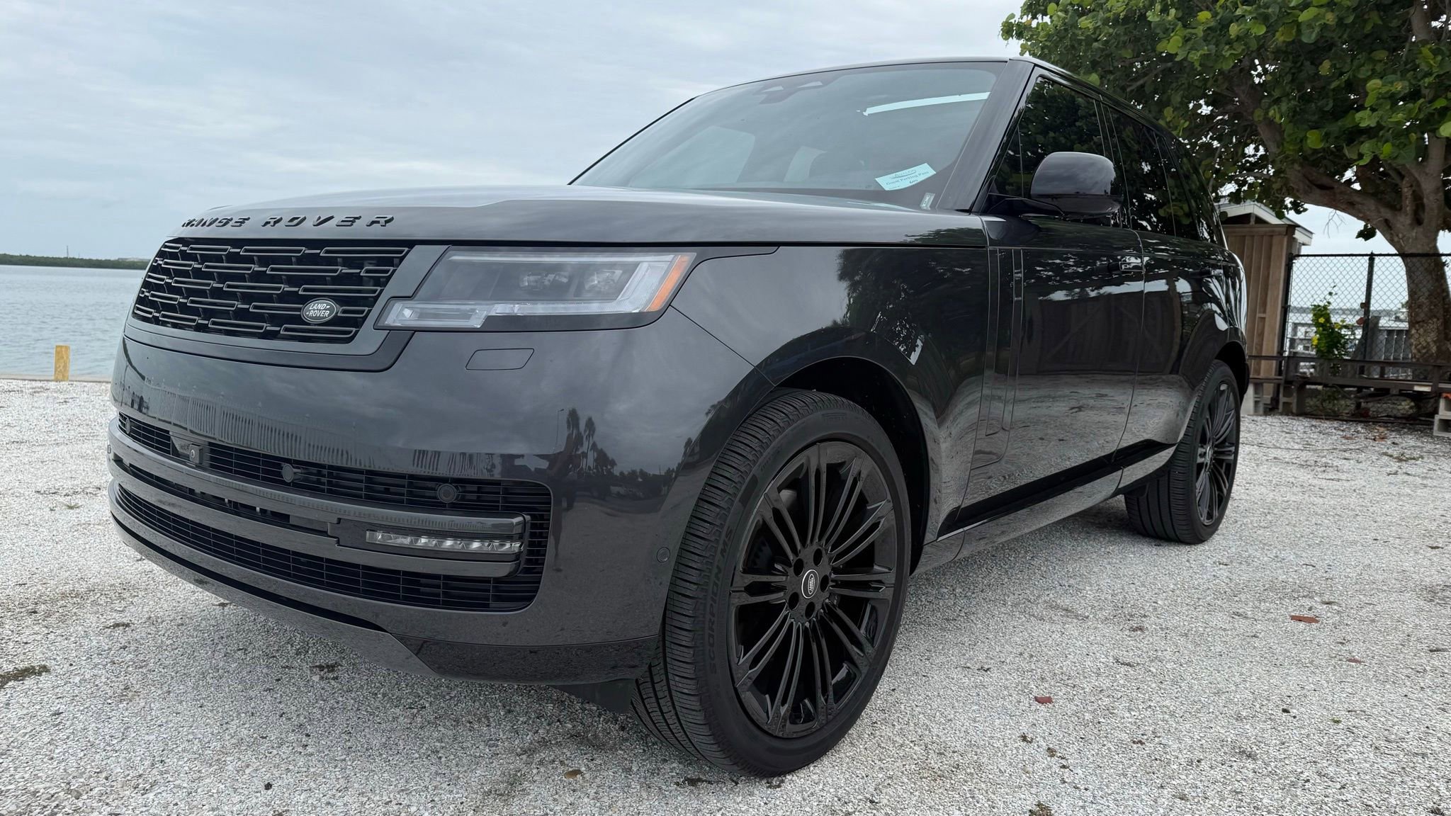 Used 2025 Land Rover Range Rover SE AWD/4WD image 12