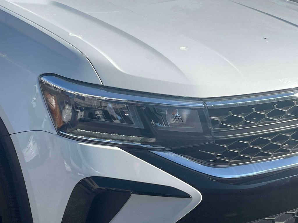 Used 2022 Volkswagen Taos S image 10