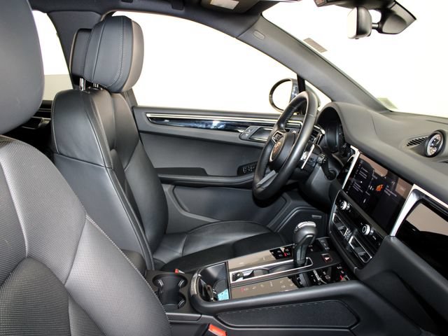Certified 2023 Porsche Macan AWD/4WD image 28