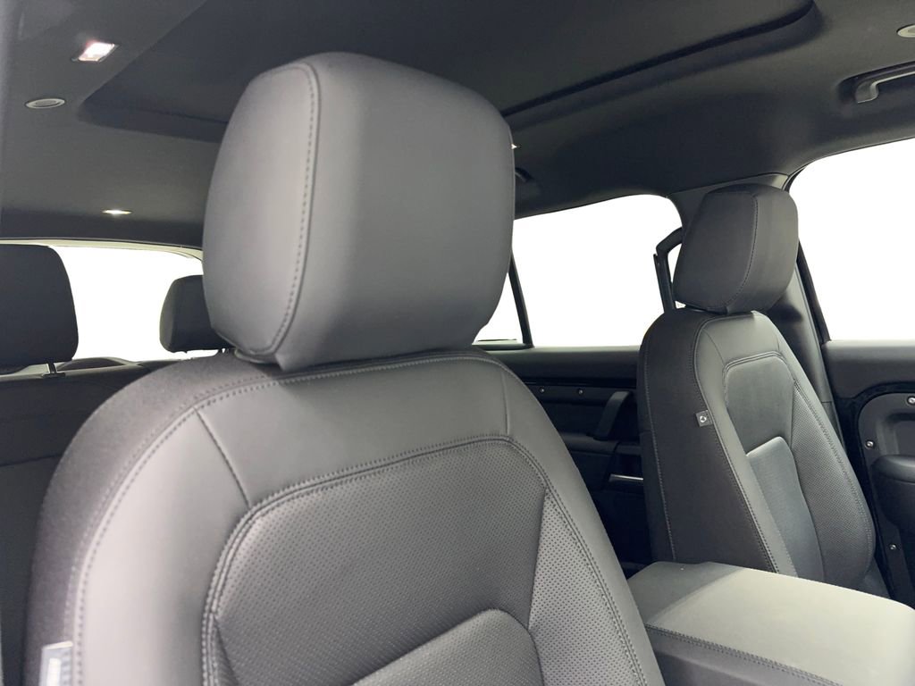 Used 2025 Land Rover Defender 110 S image 44