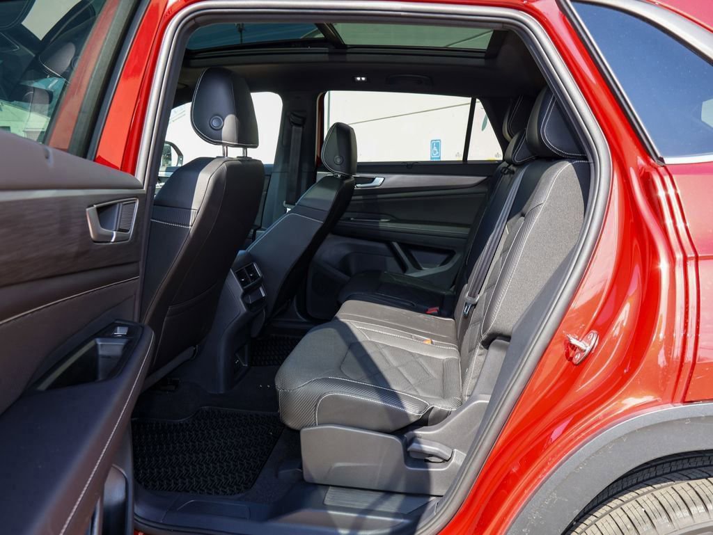Certified 2025 Volkswagen Atlas Cross Sport SE w/ Panoramic Sunroof Package image 16