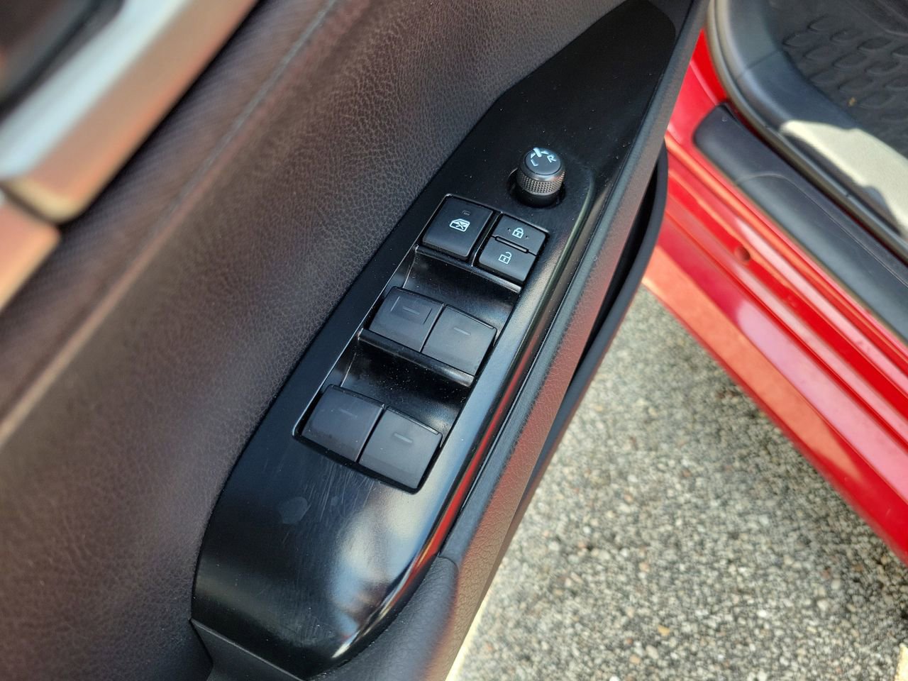 Used 2025 Toyota Camry LE w/ Convenience Package image 15