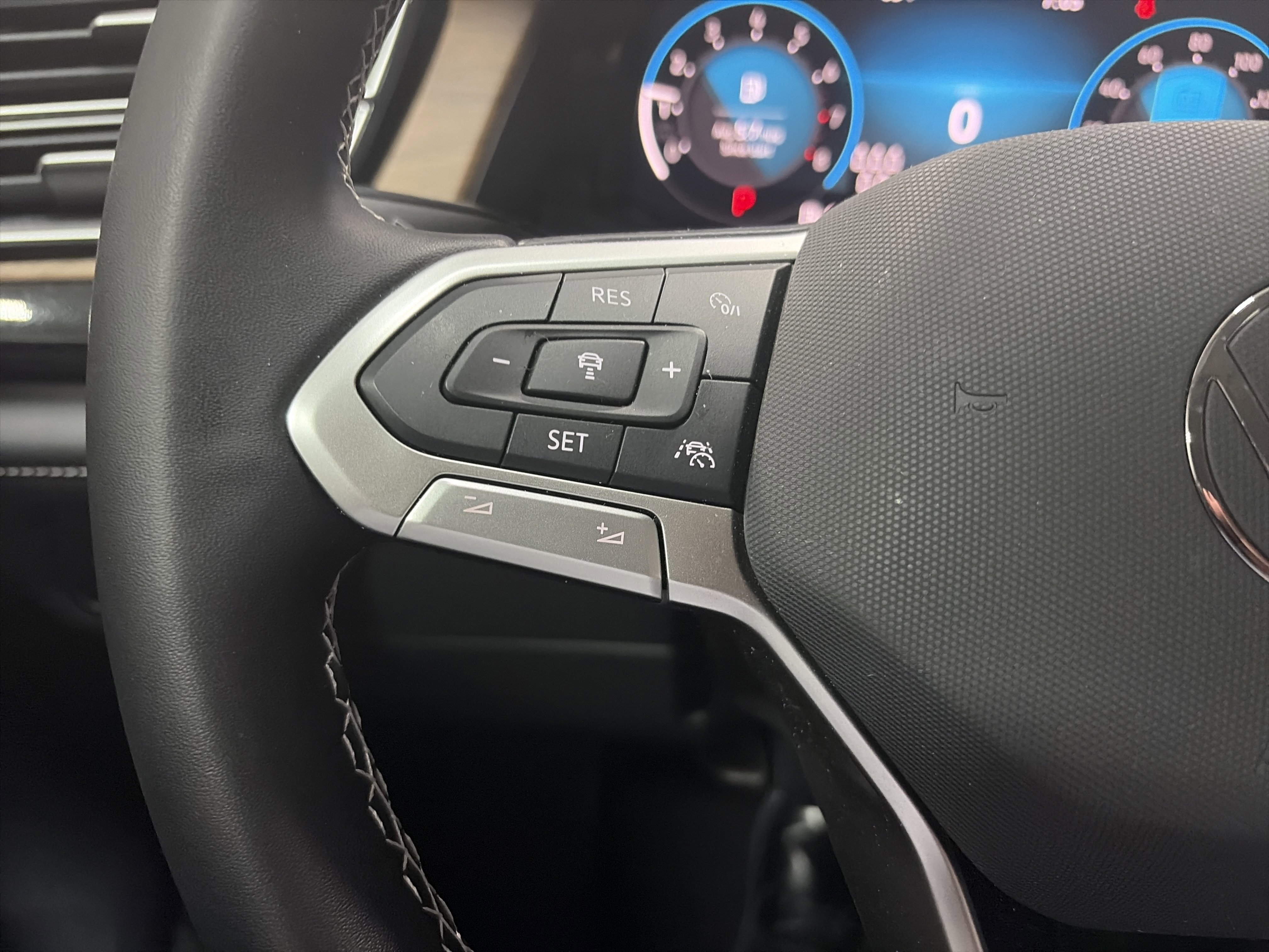 Certified 2025 Volkswagen Atlas SE AWD/4WD image 14