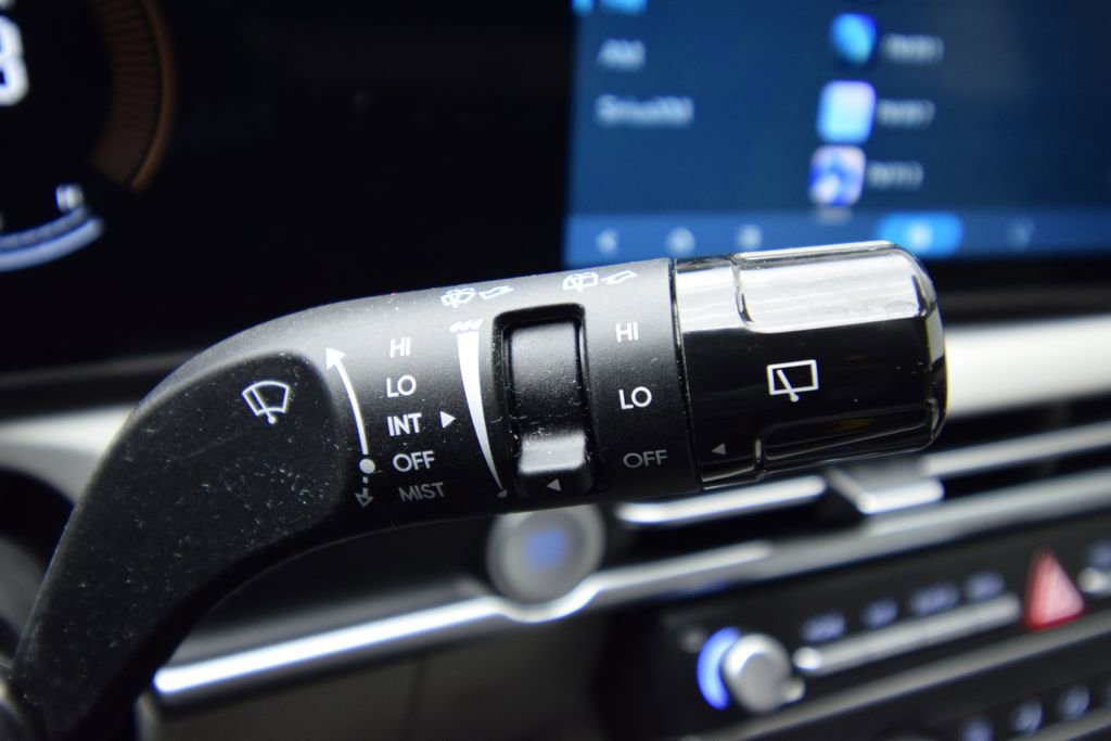 Used 2025 Hyundai Tucson SE image 32