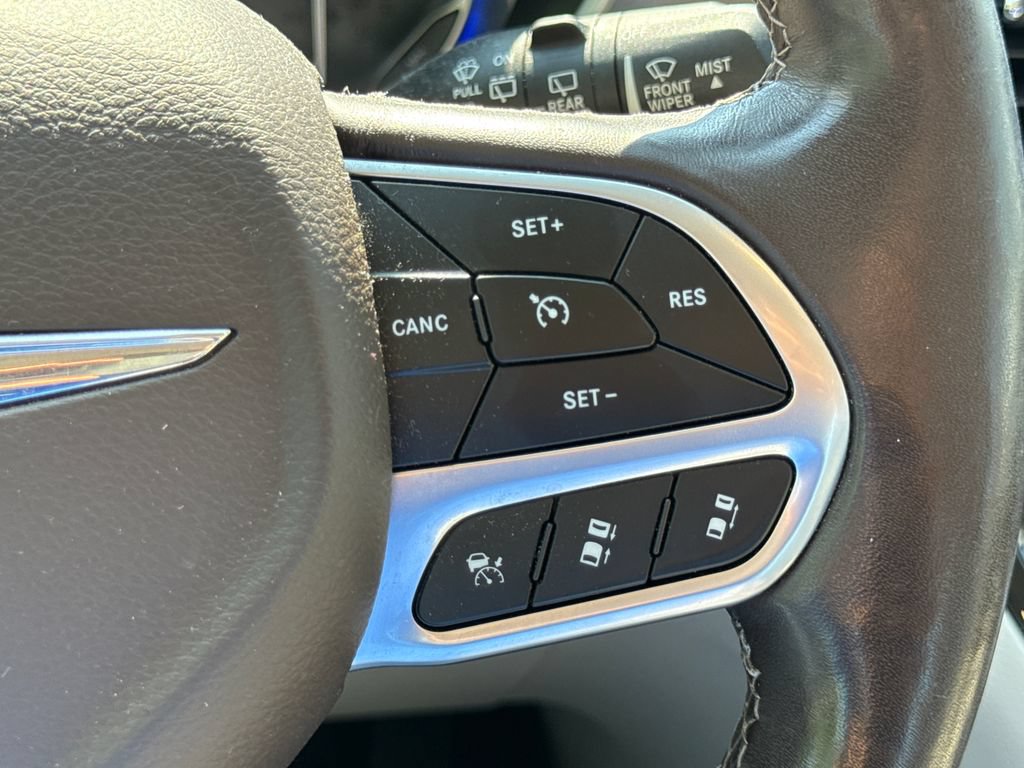 Used 2019 Chrysler Pacifica Touring-L w/ Advanced Safetytec Group FWD image 28