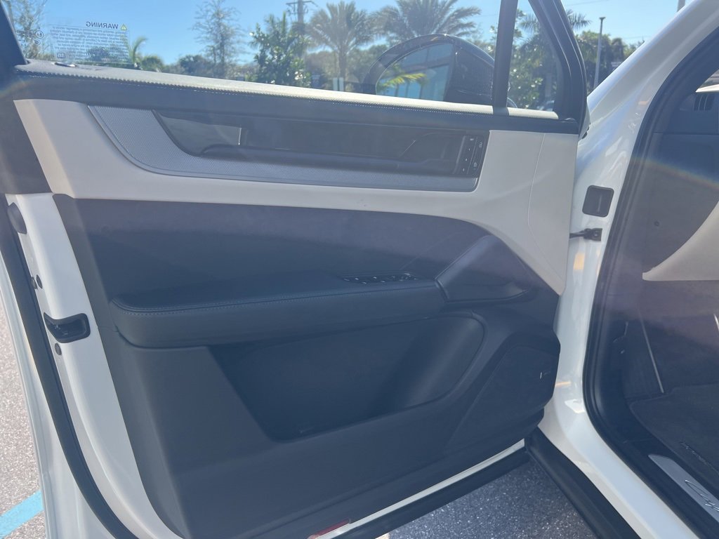 Used 2024 Porsche Cayenne S image 21