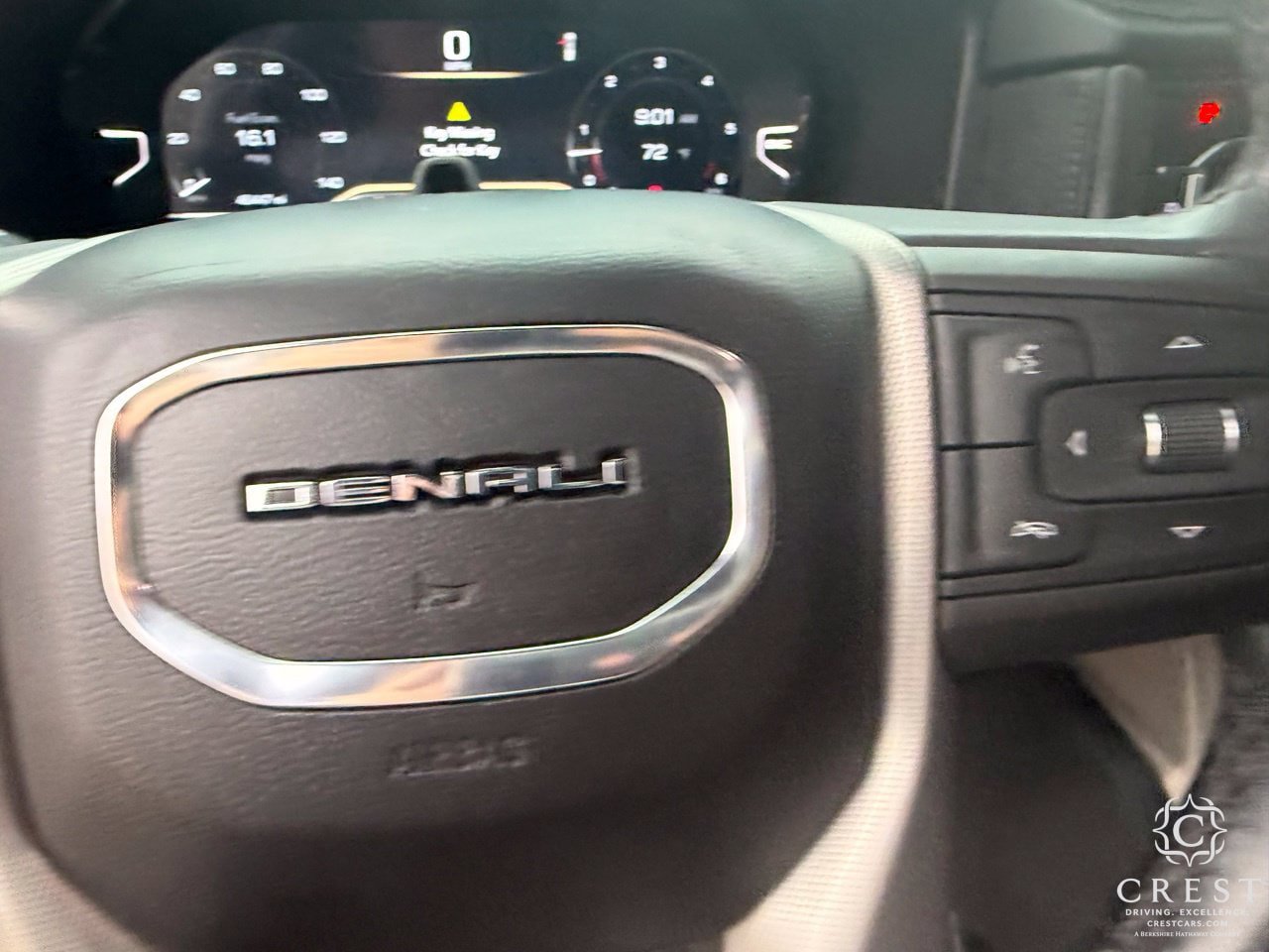 Used 2023 GMC Yukon Denali w/ Denali Reserve Package RWD image 17