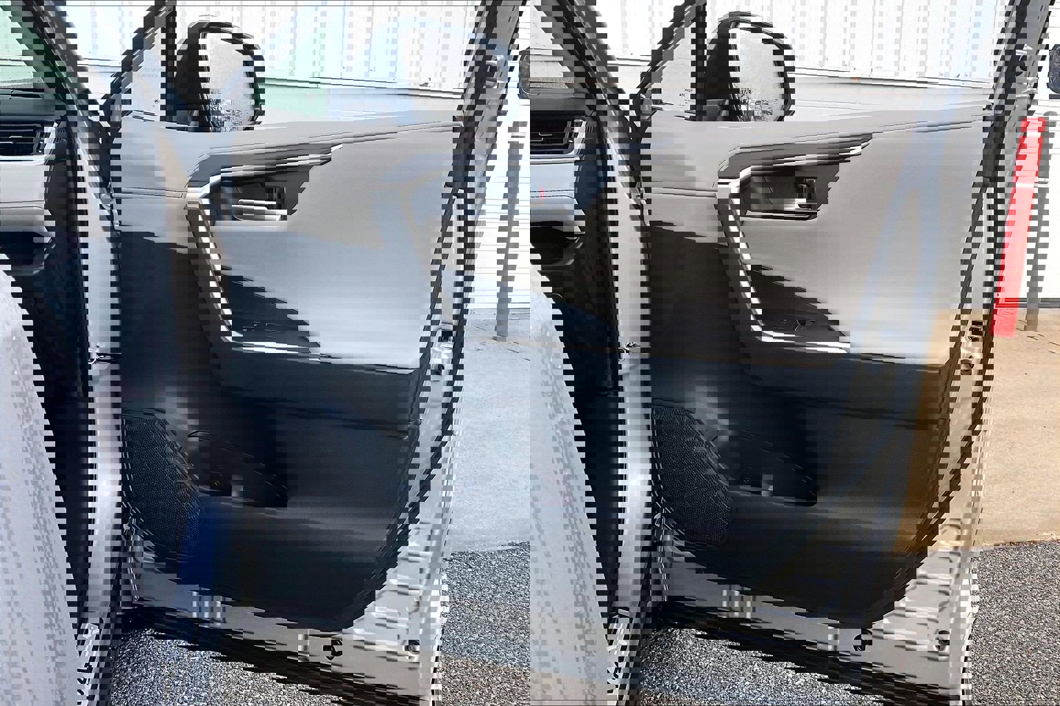 Used 2025 Toyota RAV4 Limited image 29