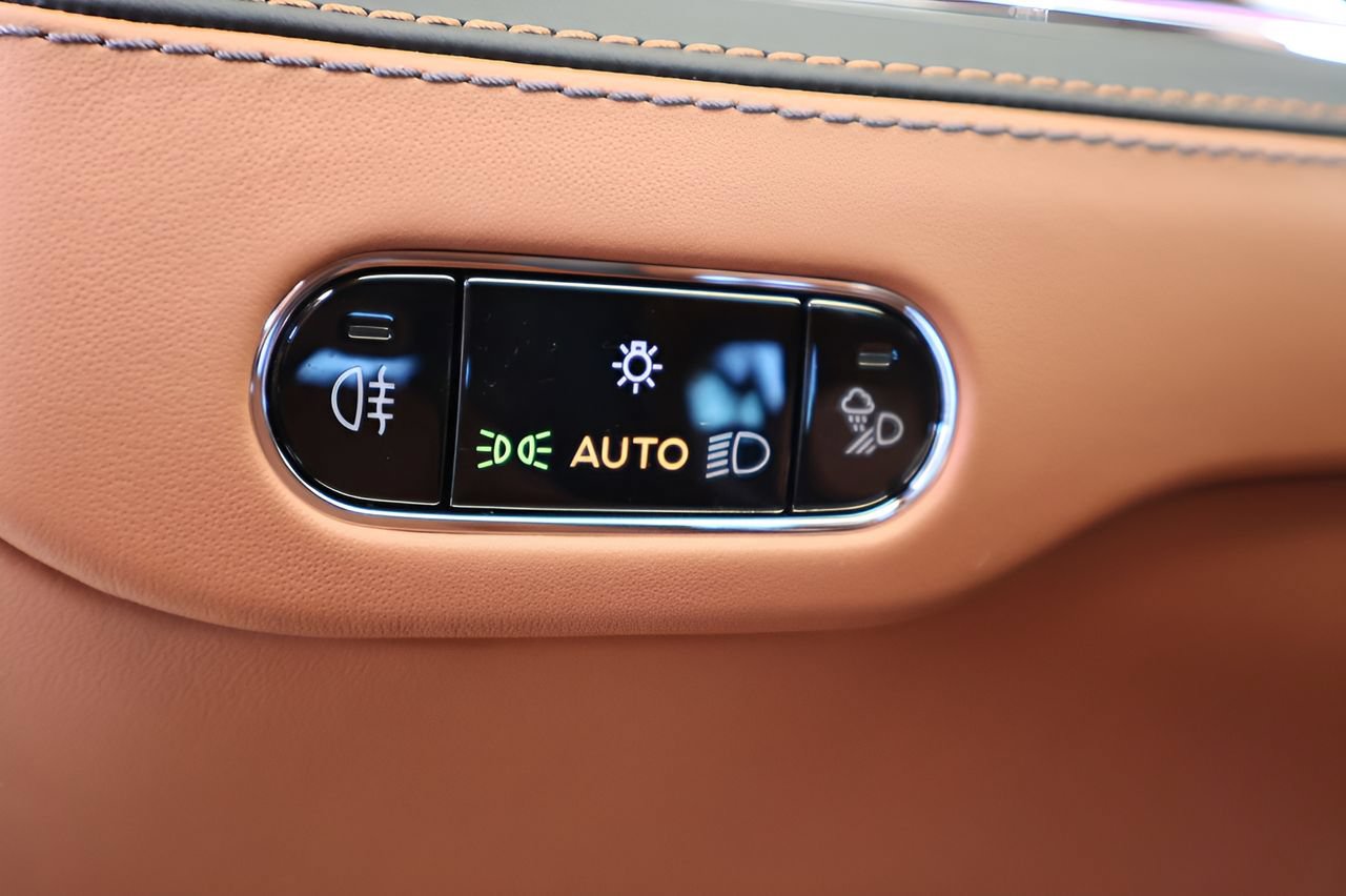 New 2026 Bentley Flying Spur Plug-In Hybrid AWD/4WD image 24