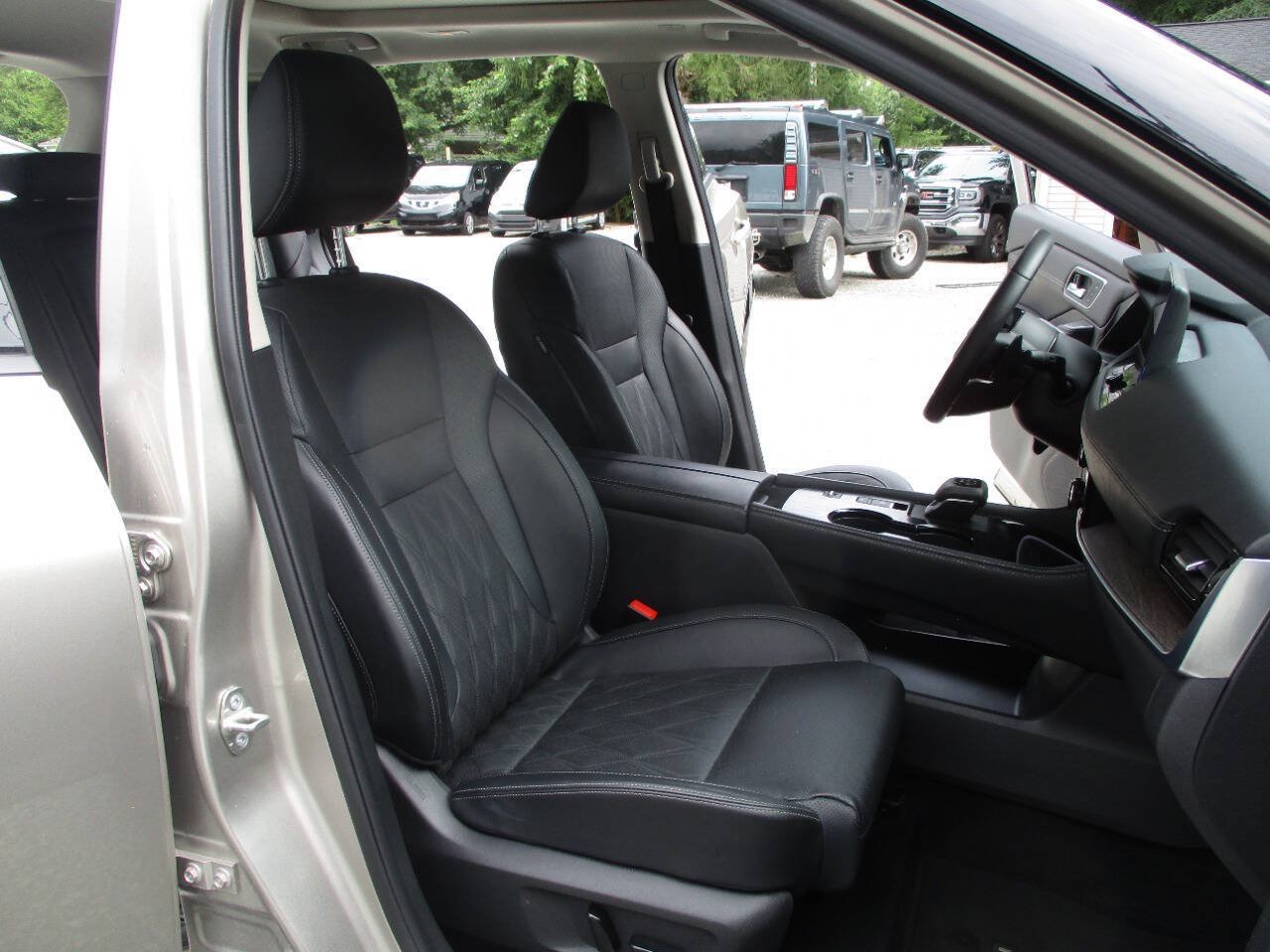 Used 2024 Nissan Rogue Platinum w/ Platinum Premium Package FWD image 27