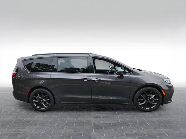 Used 2022 Chrysler Pacifica Limited w/ S Appearance Package FWD image 4