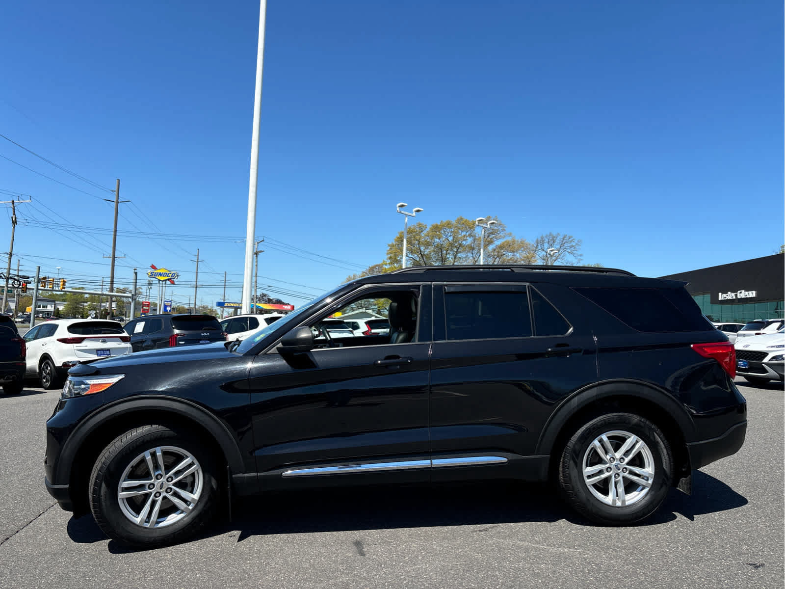 Used 2021 Ford Explorer XLT w/ Equipment Group 202A AWD/4WD image 6